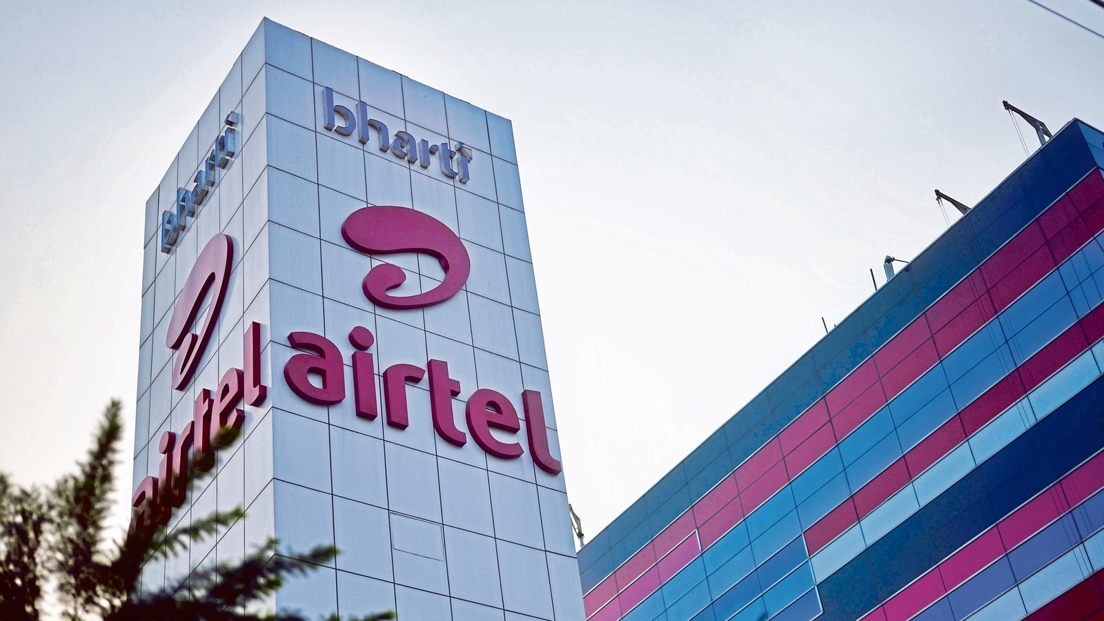 Airtel's top plans include <span class='webrupee'>₹</span>298, <span class='webrupee'>₹</span>398 and <span class='webrupee'>₹</span>449. Airtel's top plans include <span class='webrupee'>₹</span>298, <span class='webrupee'>₹</span>398 and <span class='webrupee'>₹</span>449.