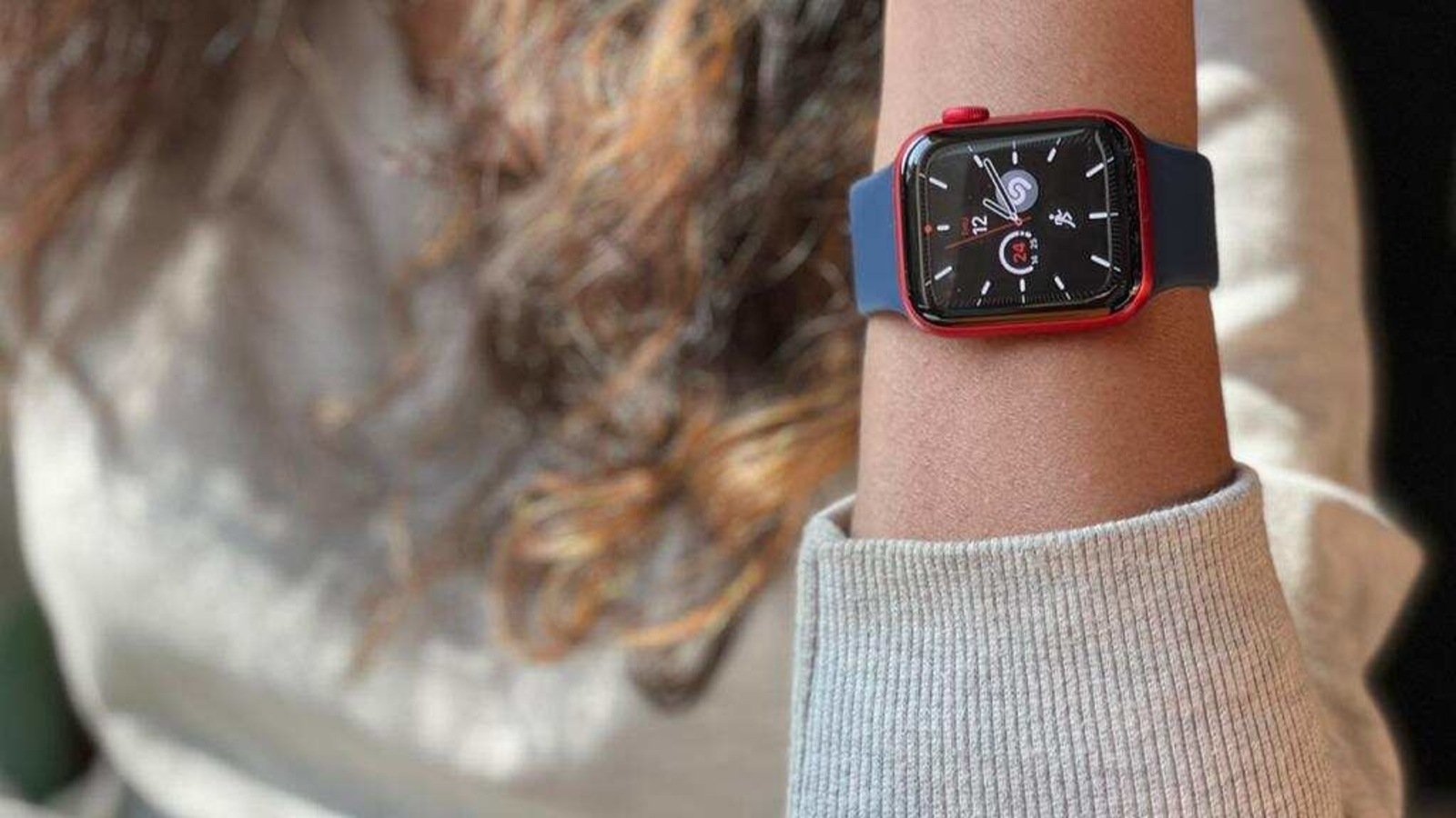 The Apple Watch 6 comes with a new processor, the S6 SiP (system-in-package), which is 20% faster than the predecessor. The Apple Watch 6 comes with a new processor, the S6 SiP (system-in-package), which is 20% faster than the predecessor.