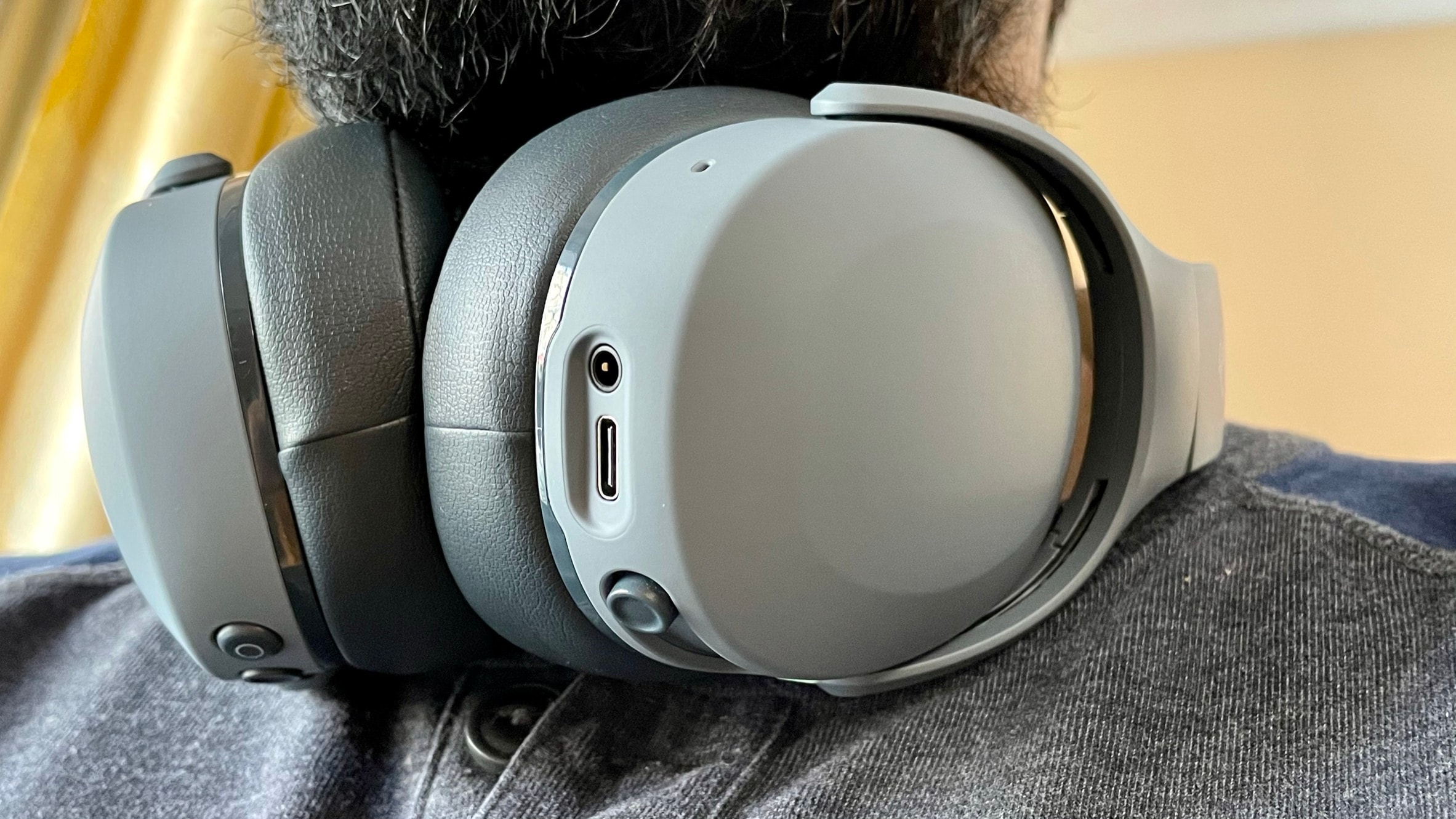On the left side you get power/Bluetooth connectivity button, adjustable Bass control slider. On the left side you get power/Bluetooth connectivity button, adjustable Bass control slider.