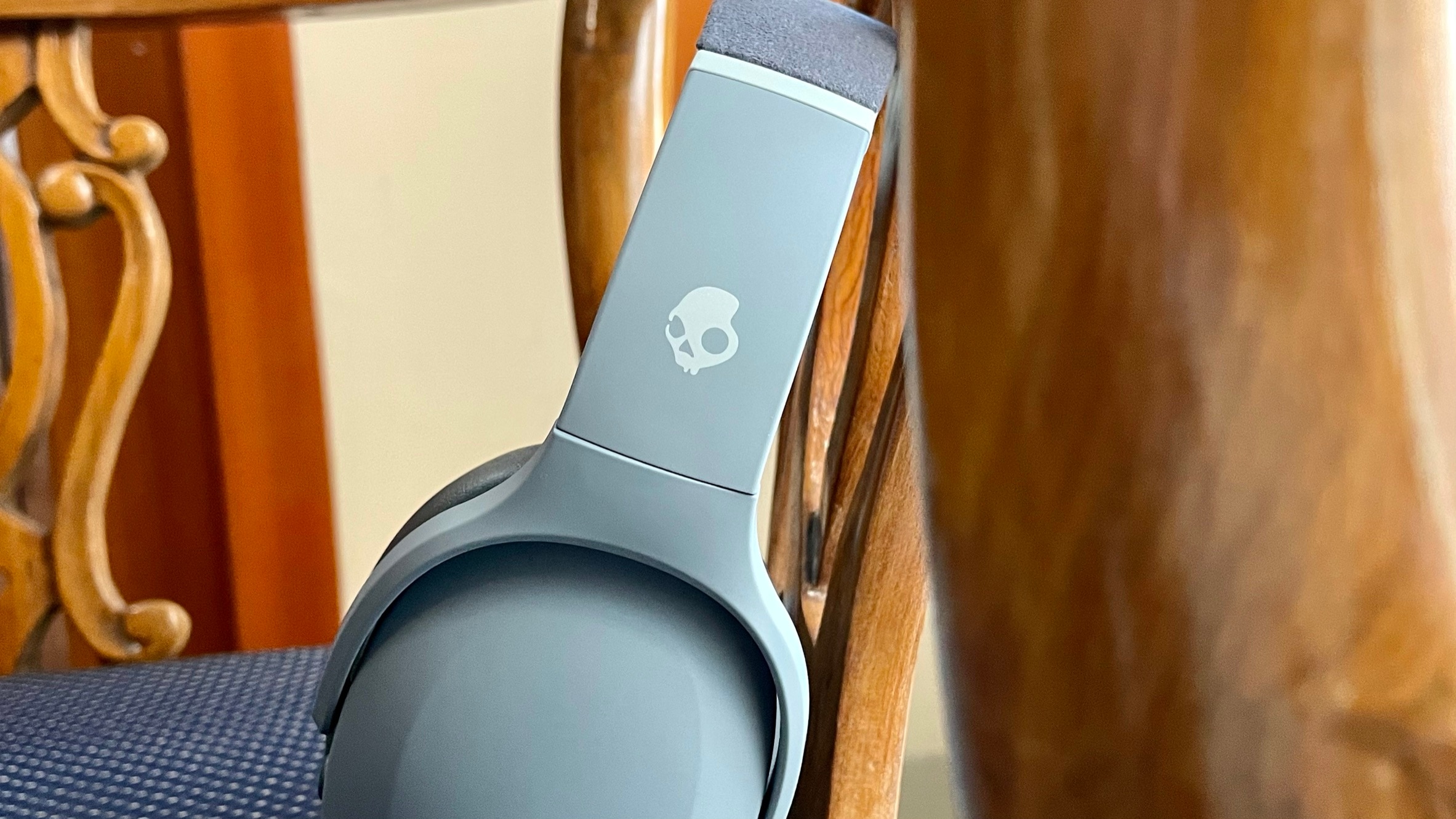 The Crusher Evo is claimed to deliver up to 40 hours of battery backup. You can charge it for 10 minutes to get up to 4 hours of playback. The Crusher Evo is claimed to deliver up to 40 hours of battery backup. You can charge it for 10 minutes to get up to 4 hours of playback.