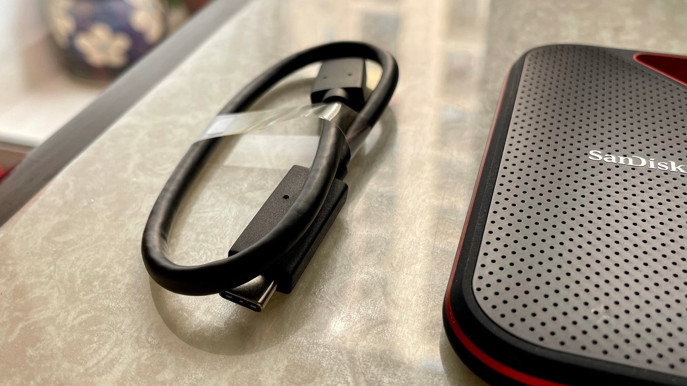 It comes with a Type-C to Type-C cable. It comes with a Type-C to Type-C cable.