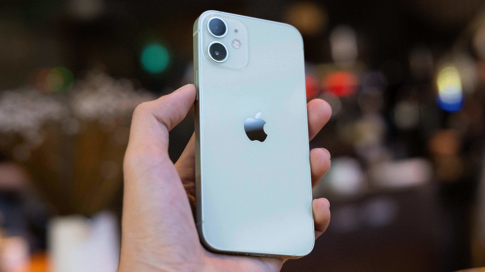 Apple iPhone 12. Apple iPhone 12.