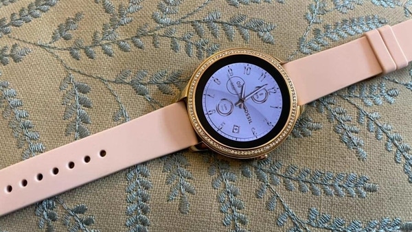 Fossil's latest addition to the Gen 5 smartwatches, the Fossil Gen 5E comes in two sizes - a 44mm and a smaller 42mm. It is priced at  <span class='webrupee'>₹</span>18,495. 