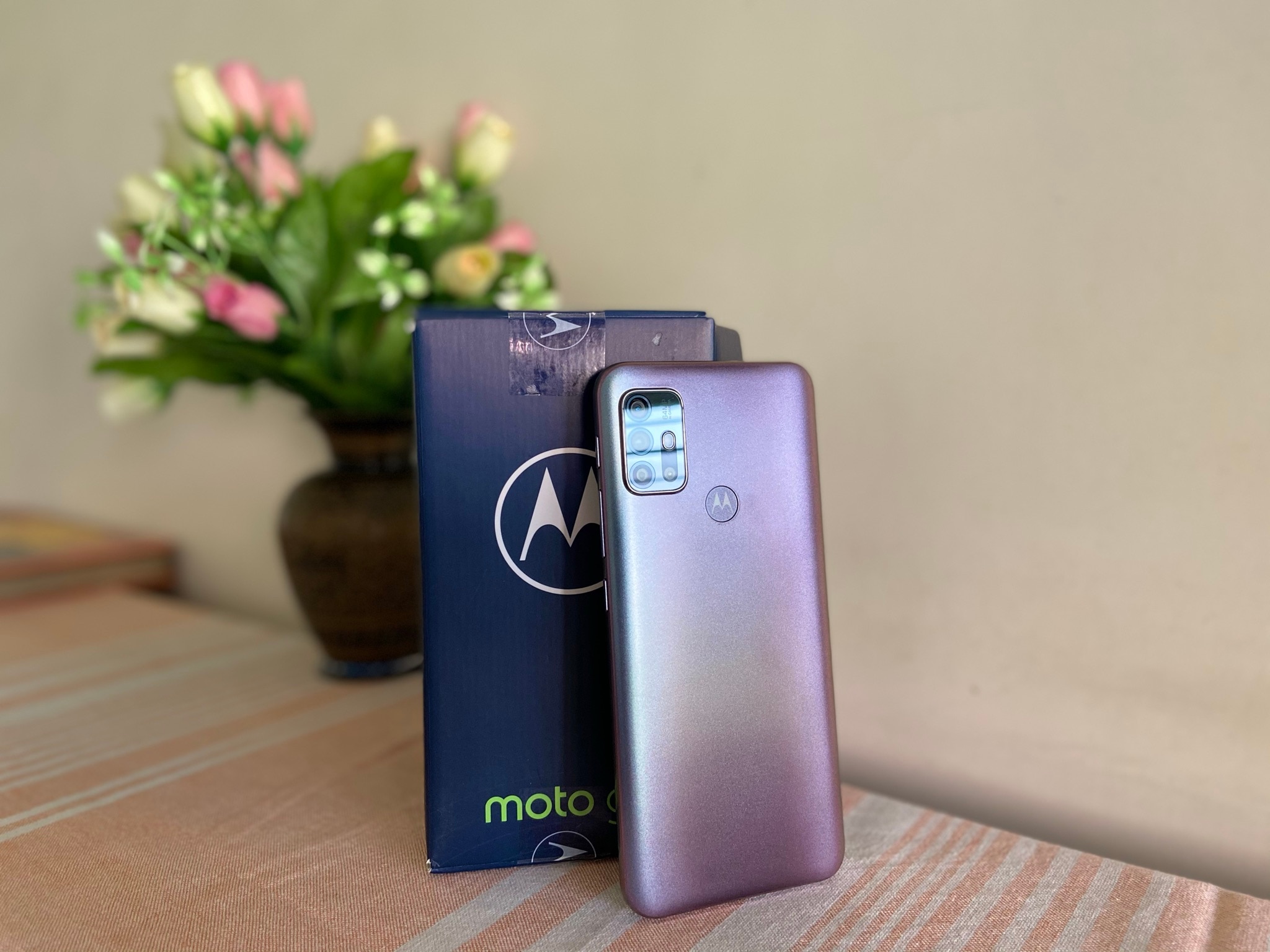 The Moto G30 is powered by a Snapdragon 662 processor under the hood, with 4GB of RAM and 64 GB of storage.&nbsp;