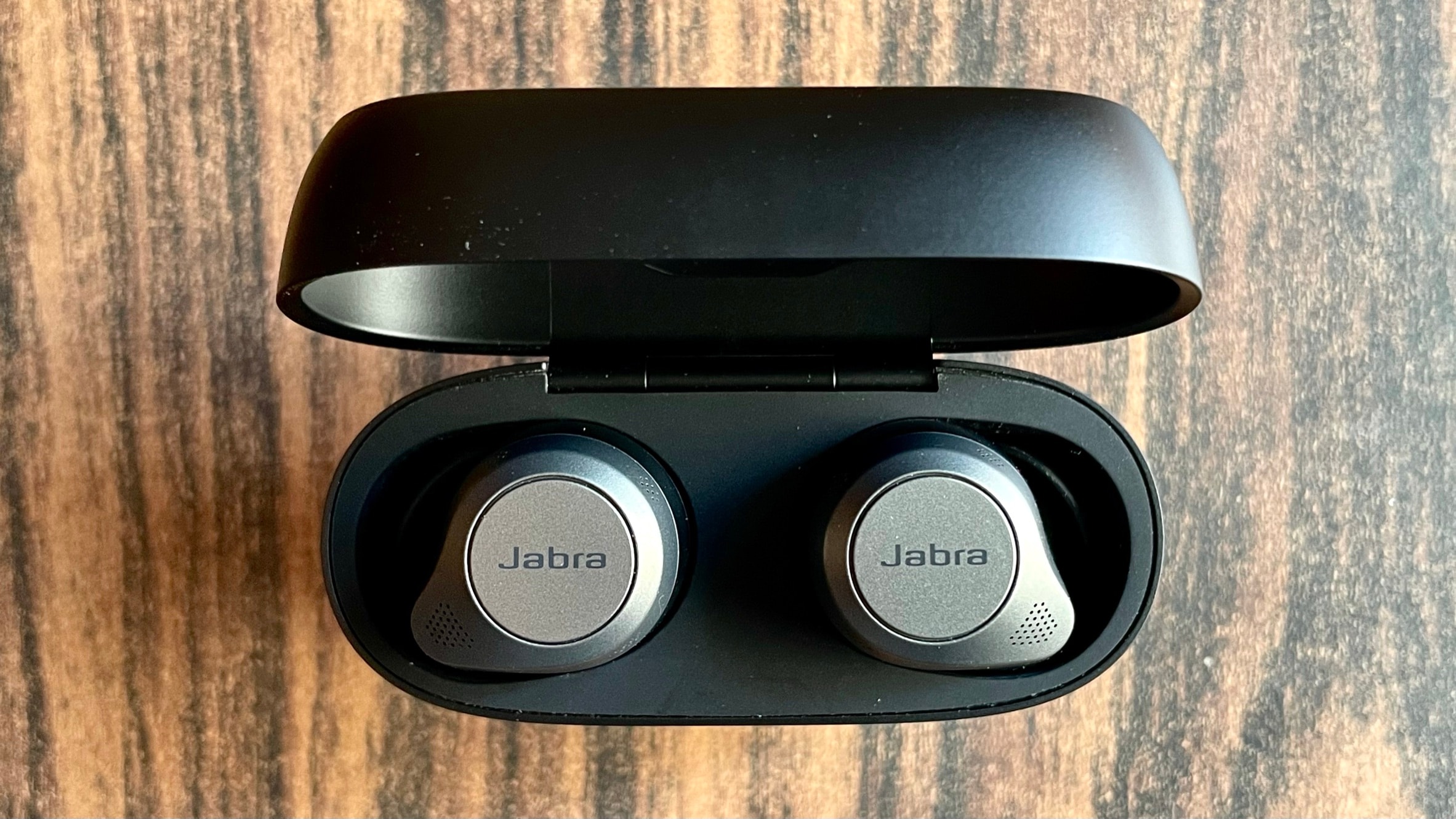 It comes with four microphones with active-noise-cancellation (ANC) technology. It comes with four microphones with active-noise-cancellation (ANC) technology.