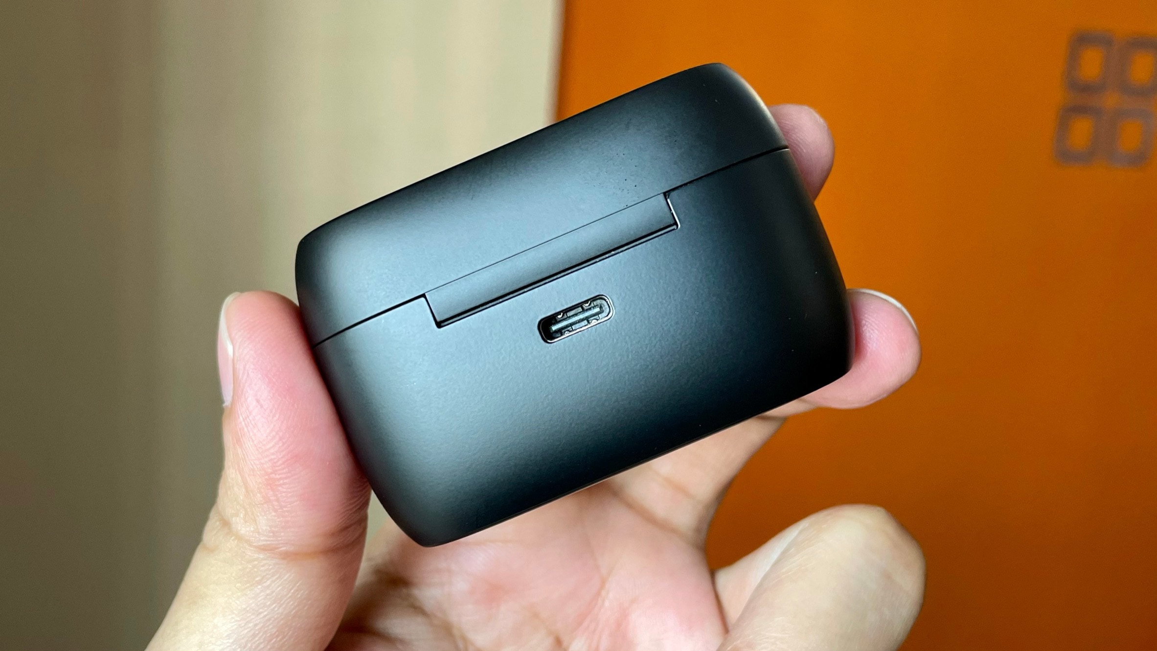 It also offers up to 7 hours battery on a single charge and 31 hours with ANC off. It also offers up to 7 hours battery on a single charge and 31 hours with ANC off.