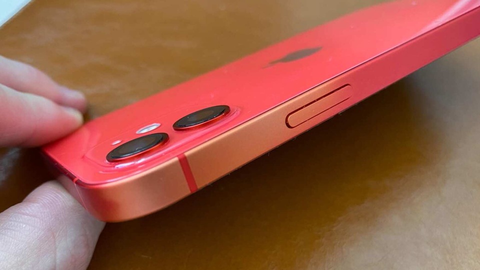 Some Iphone 12 Iphone 11 Device Colours Are Fading Particularly The Red Ones Ht Tech