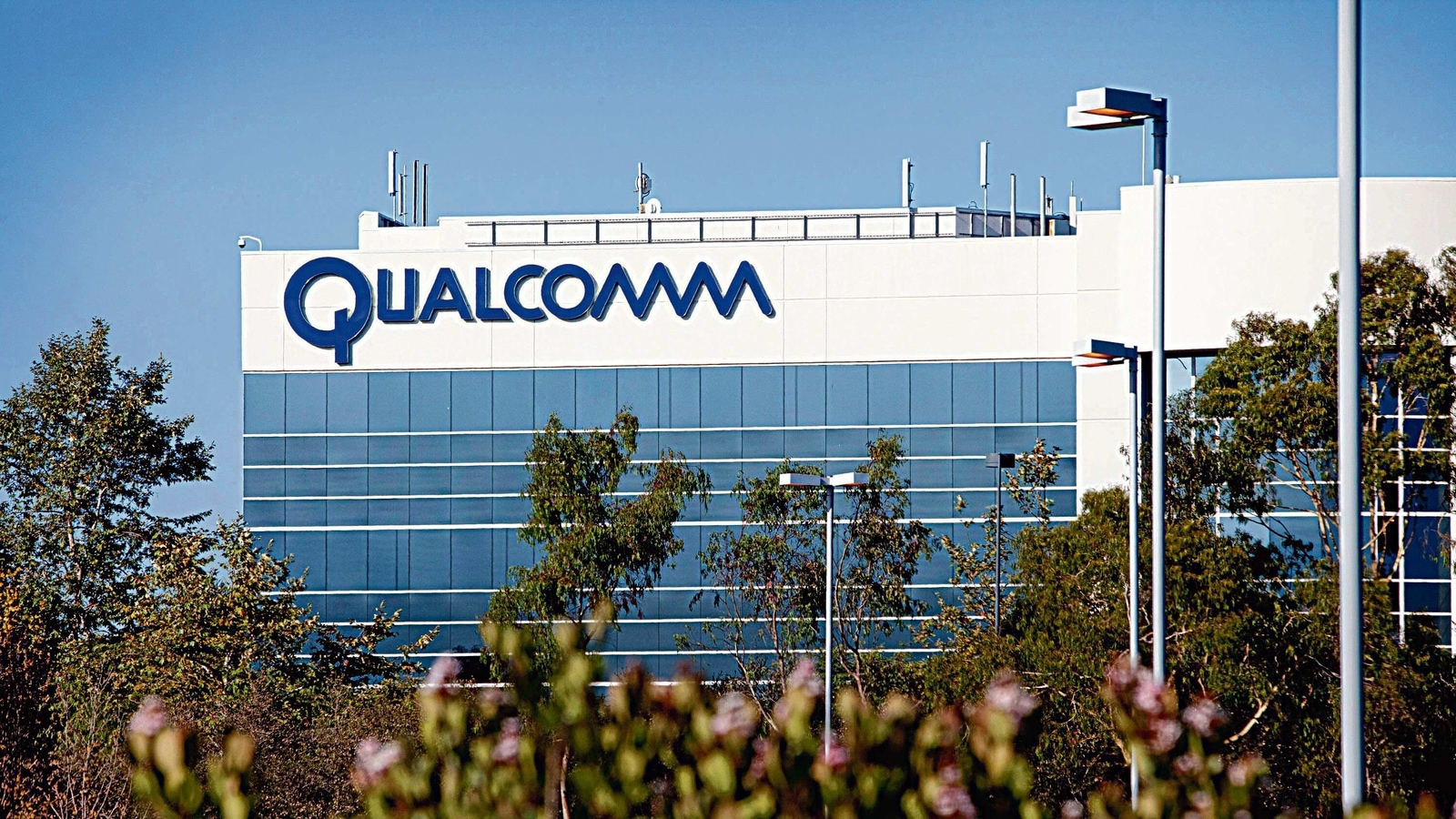 Qualcomm CEO says shortage of older chips likely to ease sooner | HT Tech