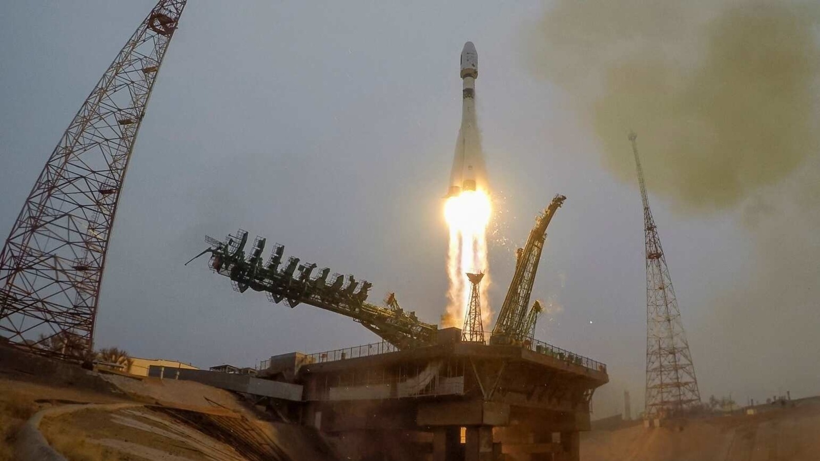 A Russian Soyuz-2.1a rocket with a Fregat upper stage and 38 satellites from 18 countries blasts off from a launchpad at the Baikonur Cosmodrome, Kazakhstan March 22, 2021. Russian space agency Roscosmos/Handout via REUTERS ATTENTION EDITORS - THIS IMAGE HAS BEEN SUPPLIED BY A THIRD PARTY. MANDATORY CREDIT.