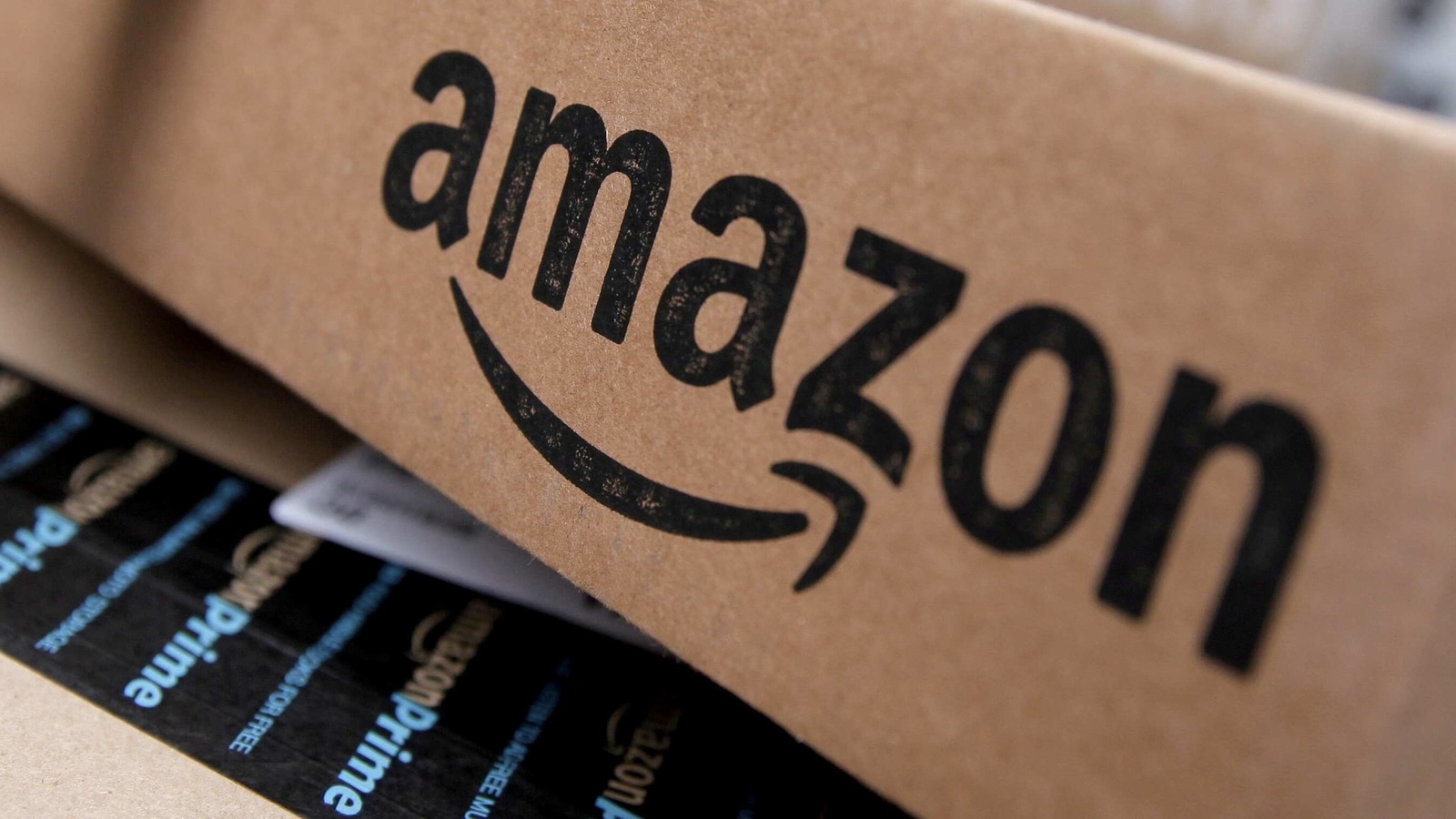 FILE PHOTO: Amazon boxes are seen stacked for delivery in the Manhattan borough of New York City, January 29, 2016. REUTERS/Mike Segar/File Photo