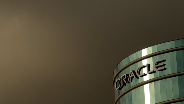 FILE PHOTO: The company logo is shown at the headquarters of Oracle Corporation in Redwood City, California February 2, 2010.  Picture taken February 2, 2010.   REUTERS/Robert Galbraith/File Photo
