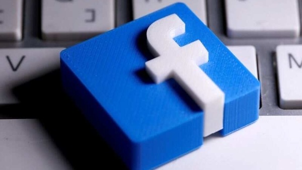 FILE PHOTO: A 3D-printed Facebook logo is seen placed on a keyboard in this illustration taken March 25, 2020. REUTERS/Dado Ruvic/Illustration/File Photo