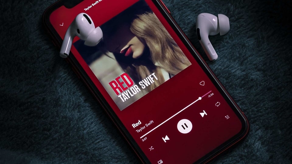 Spotify is rolling out its own voice-based assistant. 