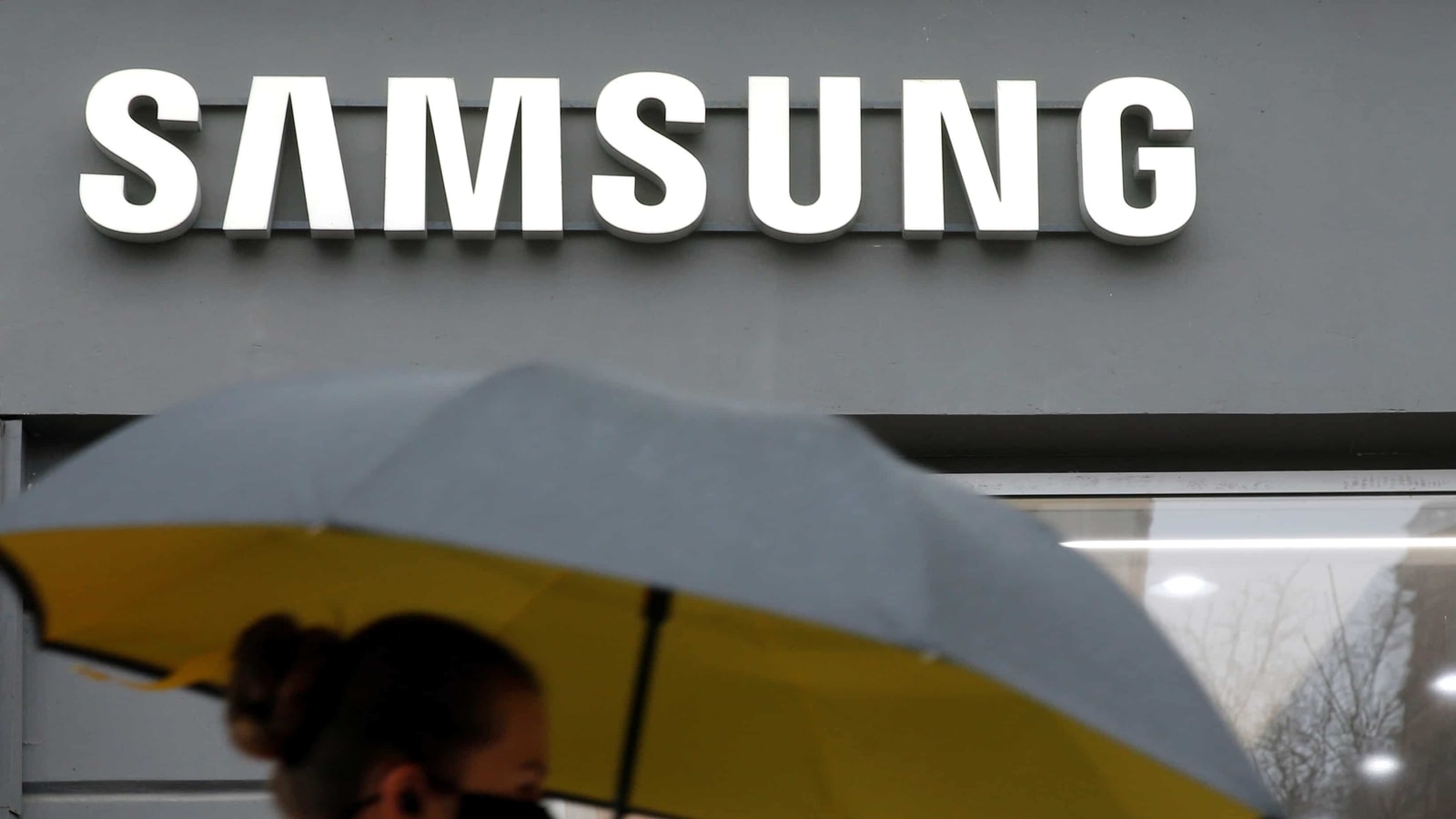Samsung is gradually shifting away from LCD. REUTERS/Valentyn Ogirenko