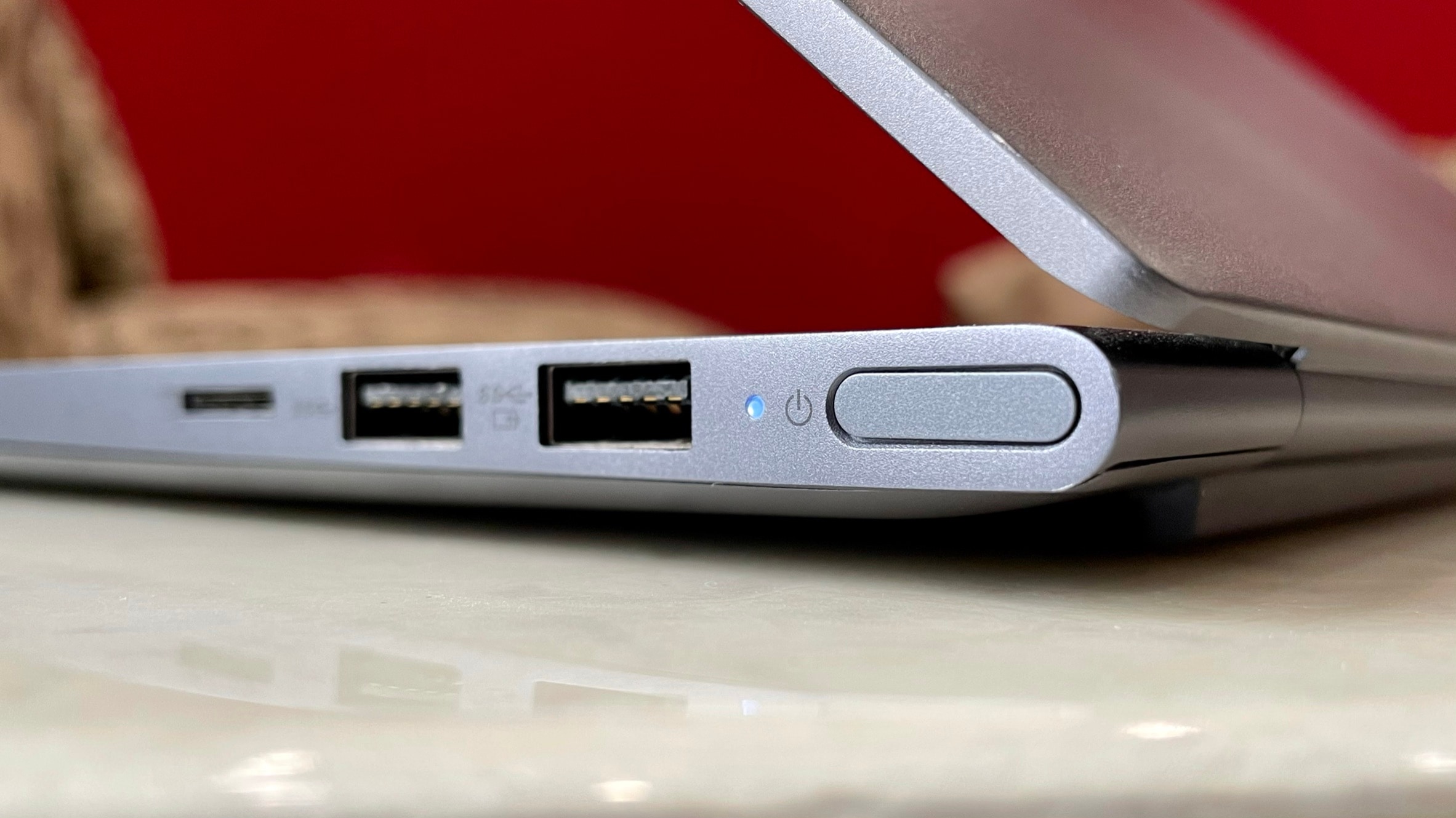 On the right side, there's a power button, 2 x USB-A Gen 3.2 and microSD card slot. On the right side, there's a power button, 2 x USB-A Gen 3.2 and microSD card slot.
