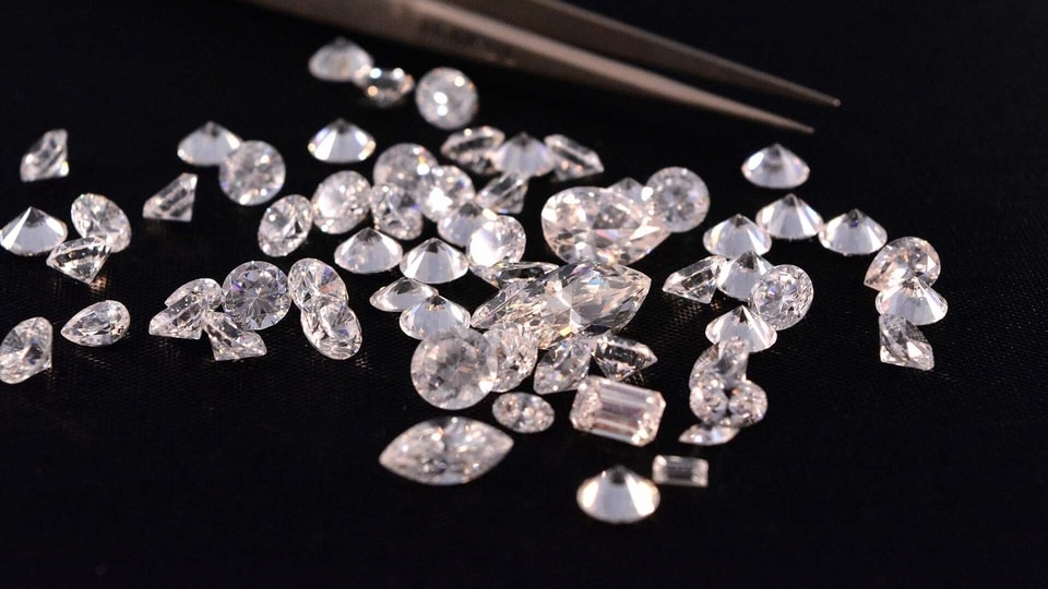 Genoa-based jeweller Gismondi 1754 turned to messaging service WhatsApp to sell a 300,000 euro diamond ring to a wealthy Swiss client.