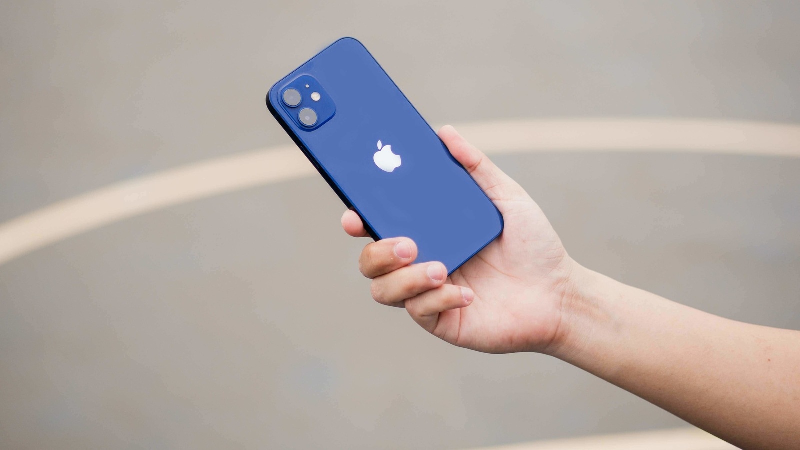 Apple iPhone 12. Apple iPhone 12.