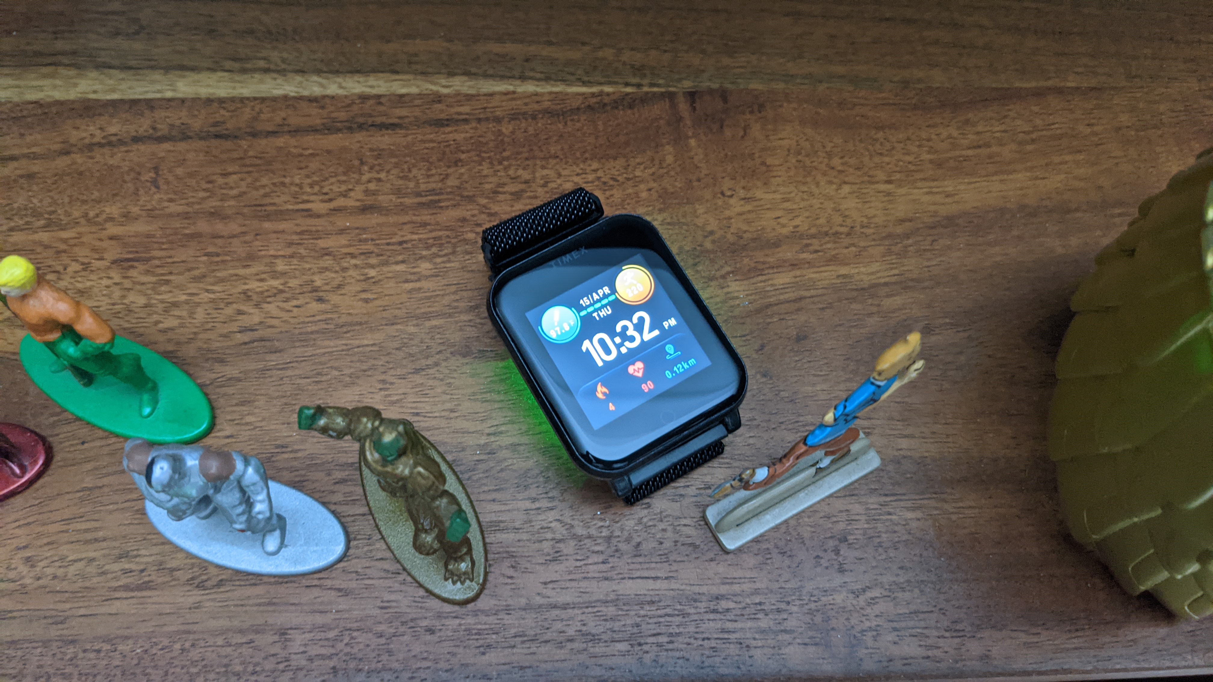 The Timex FIT allows you to book a consultation with the doctor from the Timex FIT app and it also customises fitness plans for you depending on what your goals are. The Timex FIT allows you to book a consultation with the doctor from the Timex FIT app and it also customises fitness plans for you depending on what your goals are.