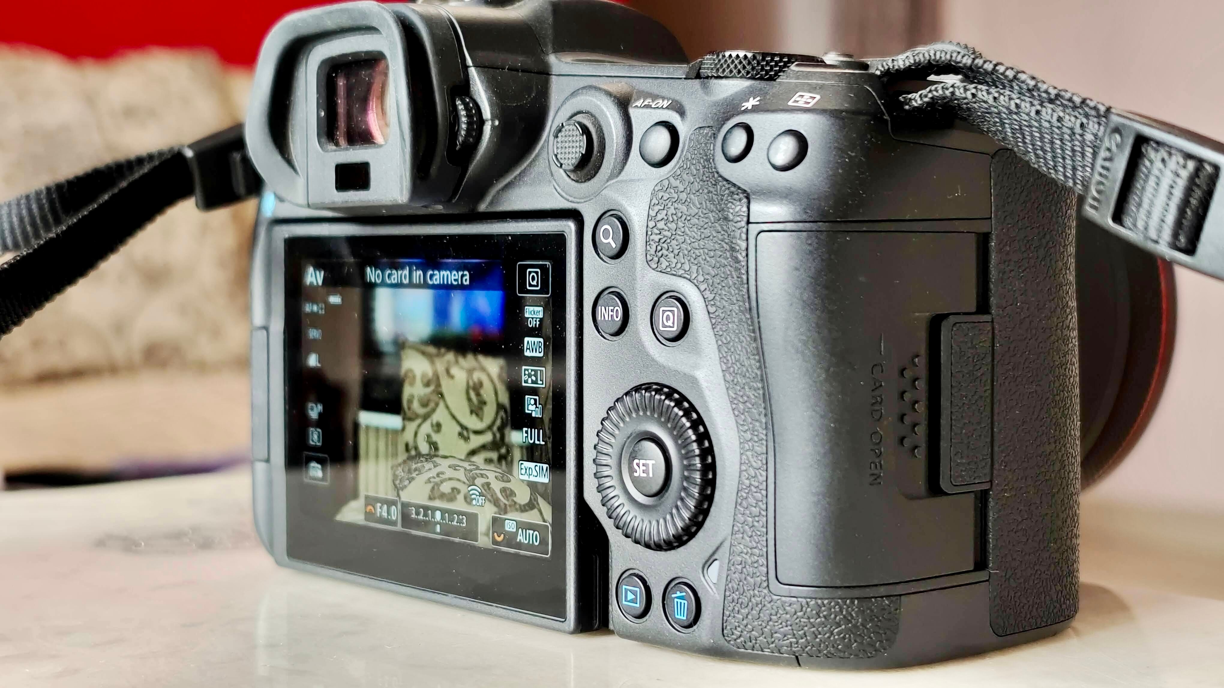 For shooting movies, it has Scene Intelligent Auto, Program AE, Shutter-priority AE, Aperture-priority AE, Manual exposure and Custom 1-3 modes. For shooting movies, it has Scene Intelligent Auto, Program AE, Shutter-priority AE, Aperture-priority AE, Manual exposure and Custom 1-3 modes.