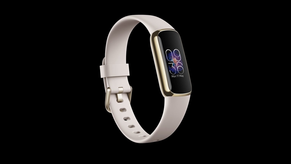 Fitbit Luxe appears in leaked images with stainless steel body and OLED  screen -  news