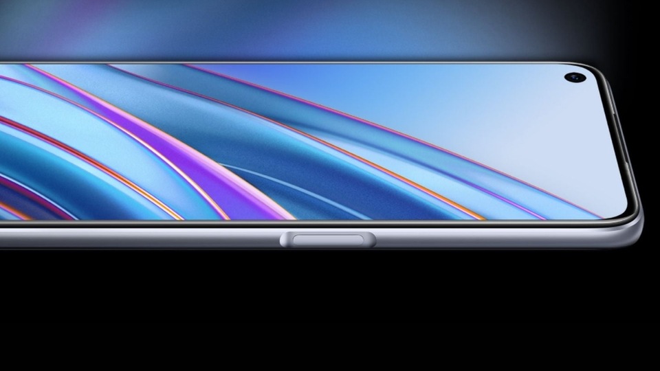 It comes with a 6.5-inch 90Hz display. Resolution: 1080×2400 FHD+ Screen-to-body ratio: 90.5% PPI: 405 Peak brightness: 580 nits.