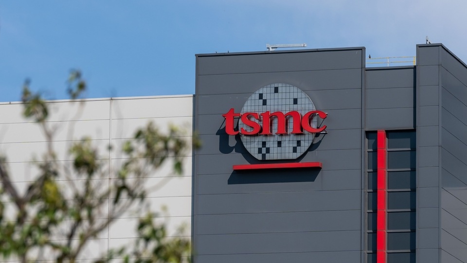 The world's largest contract chipmaker, Taiwan Semiconductor Manufacturing Co Ltd (TSMC) , has factories in both Hsinchu and Taichung.