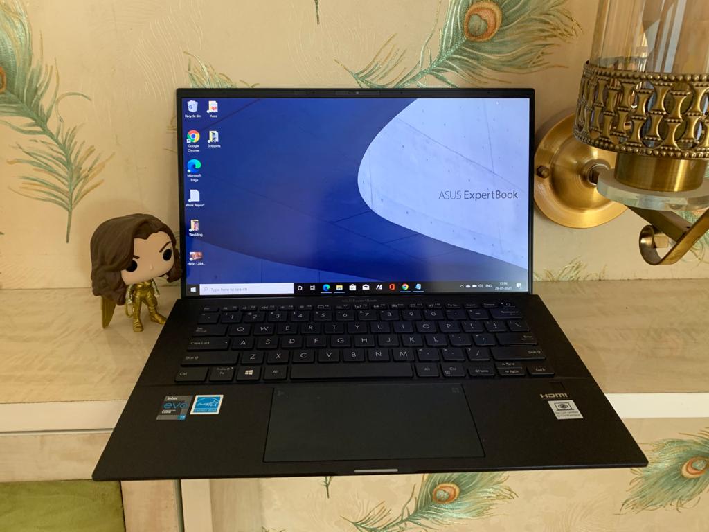 The new ExpertBook B9400 comes with a 14-inch LED-backlit IPS full HD display with a resolution of 1920x1080 pixels. It comes with a 94% screen-to-body ratio. The new ExpertBook B9400 comes with a 14-inch LED-backlit IPS full HD display with a resolution of 1920x1080 pixels. It comes with a 94% screen-to-body ratio.