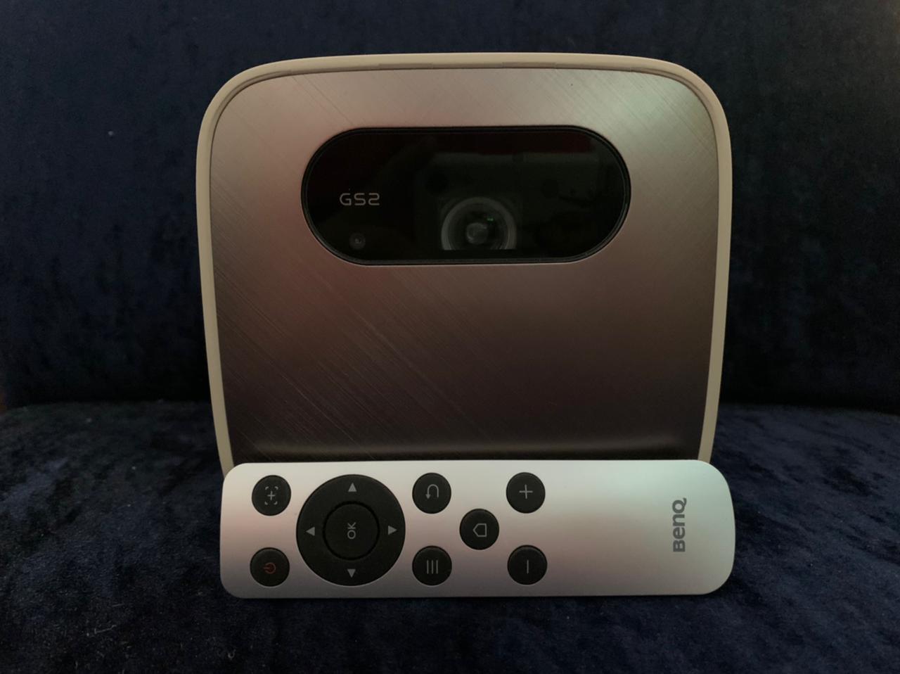 It also has a built-in 4W Bluetooth speaker for audio and an adjustable hinge for easy operation. It also has a built-in 4W Bluetooth speaker for audio and an adjustable hinge for easy operation.