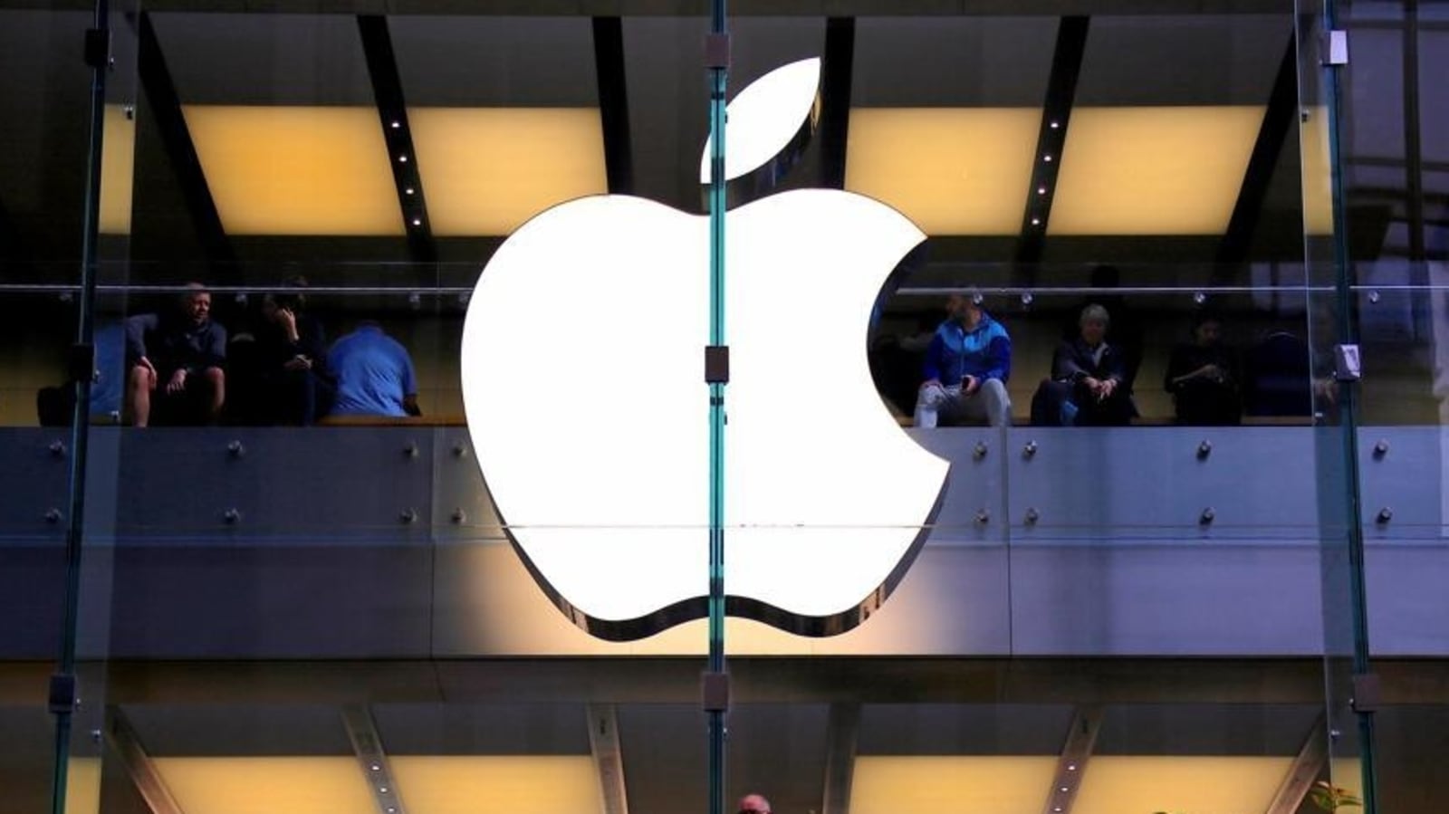 Apple Apple