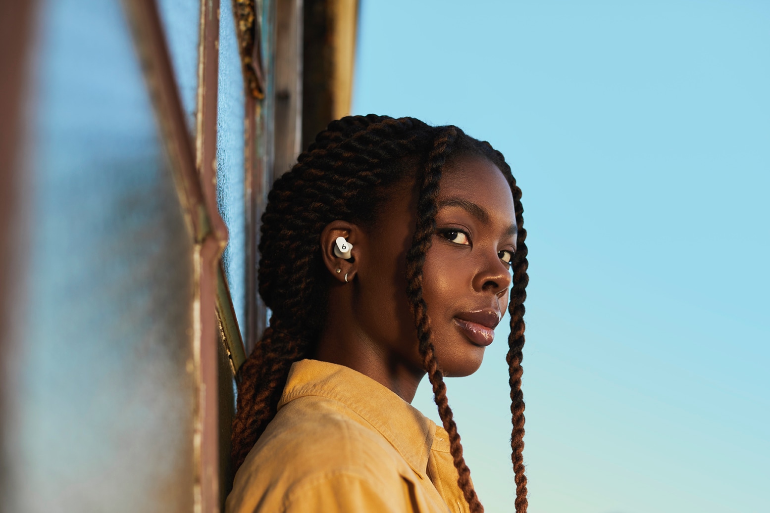 Beats got rid of the ear loop and stem for the Beats Studio Buds. Beats got rid of the ear loop and stem for the Beats Studio Buds.