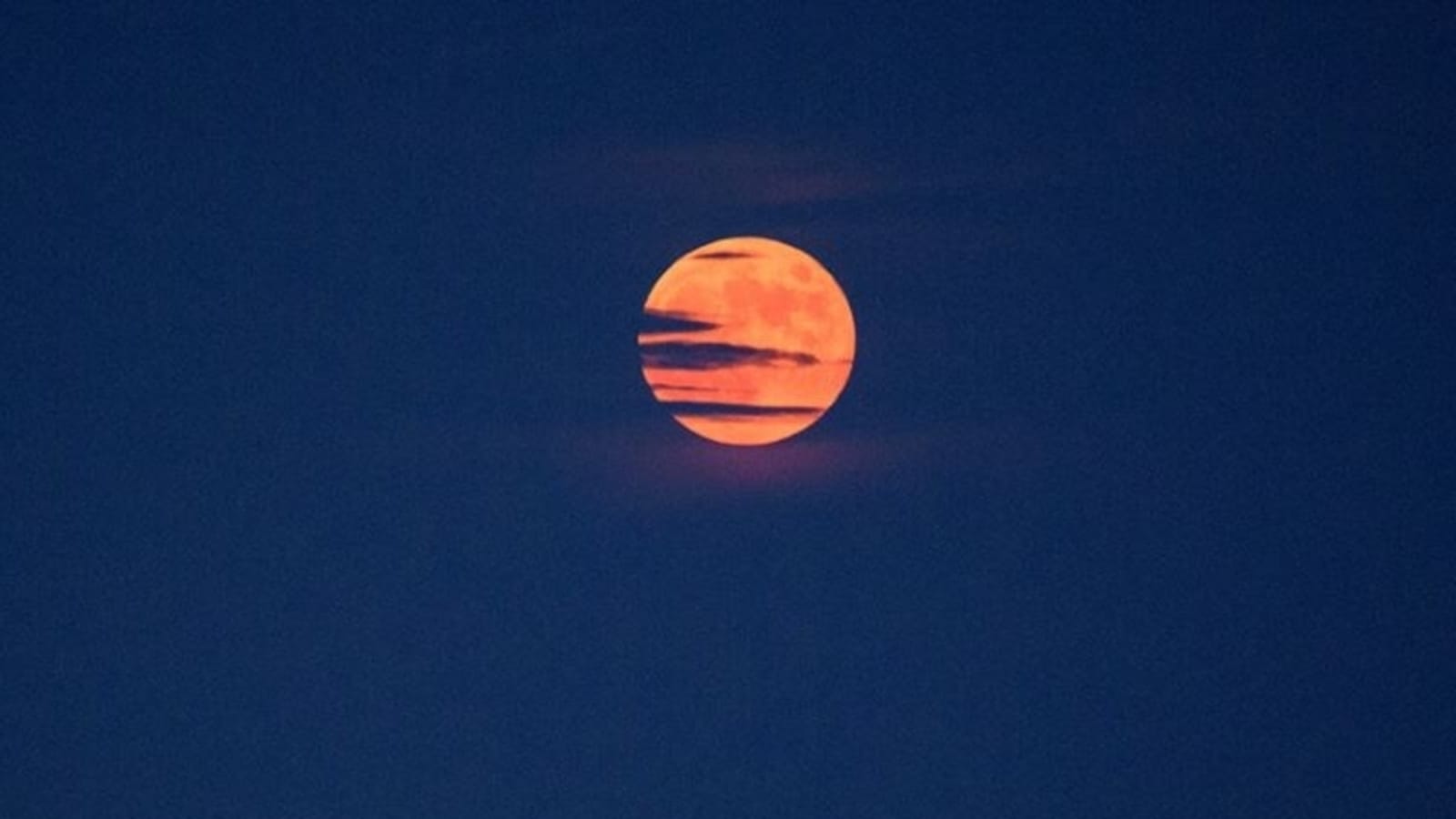 Strawberry Moon 21 What Is It And How Can You Watch It Ht Tech