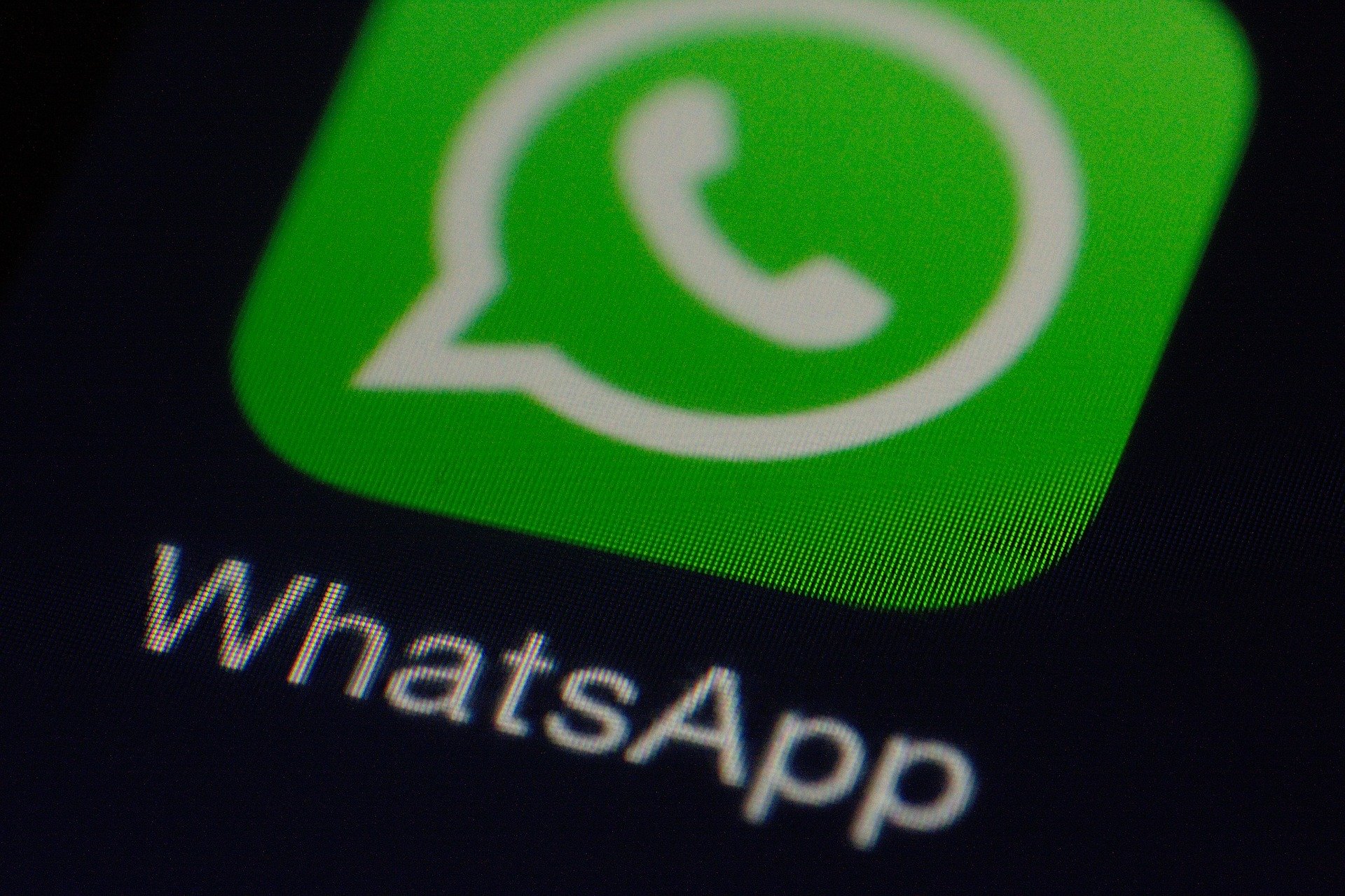 First is the Auto or the recommended setting. When this setting is picked, WhatsApp will detect the best compression algorithm based on the video being shared. First is the Auto or the recommended setting. When this setting is picked, WhatsApp will detect the best compression algorithm based on the video being shared.