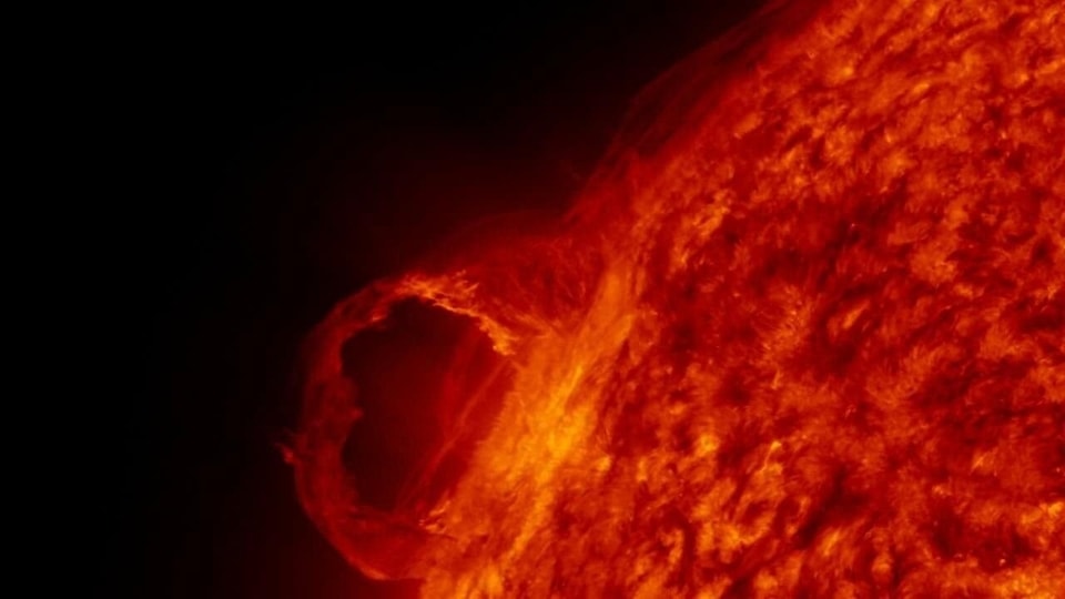 Here's what a solar flare looks like