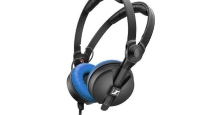 Sennheiser HD 25 Blue Limited Edition headphones price is  <span class='webrupee'>₹</span>18,990 on Sennheiser India’s website. On Amazon, it gets a big price cut.