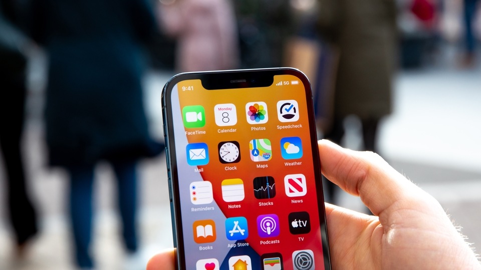 Before spending your money on a brand new device or factory reset your iPhone, you can try these tricks to keep your iPhone running smoothly as the day you first bought it.