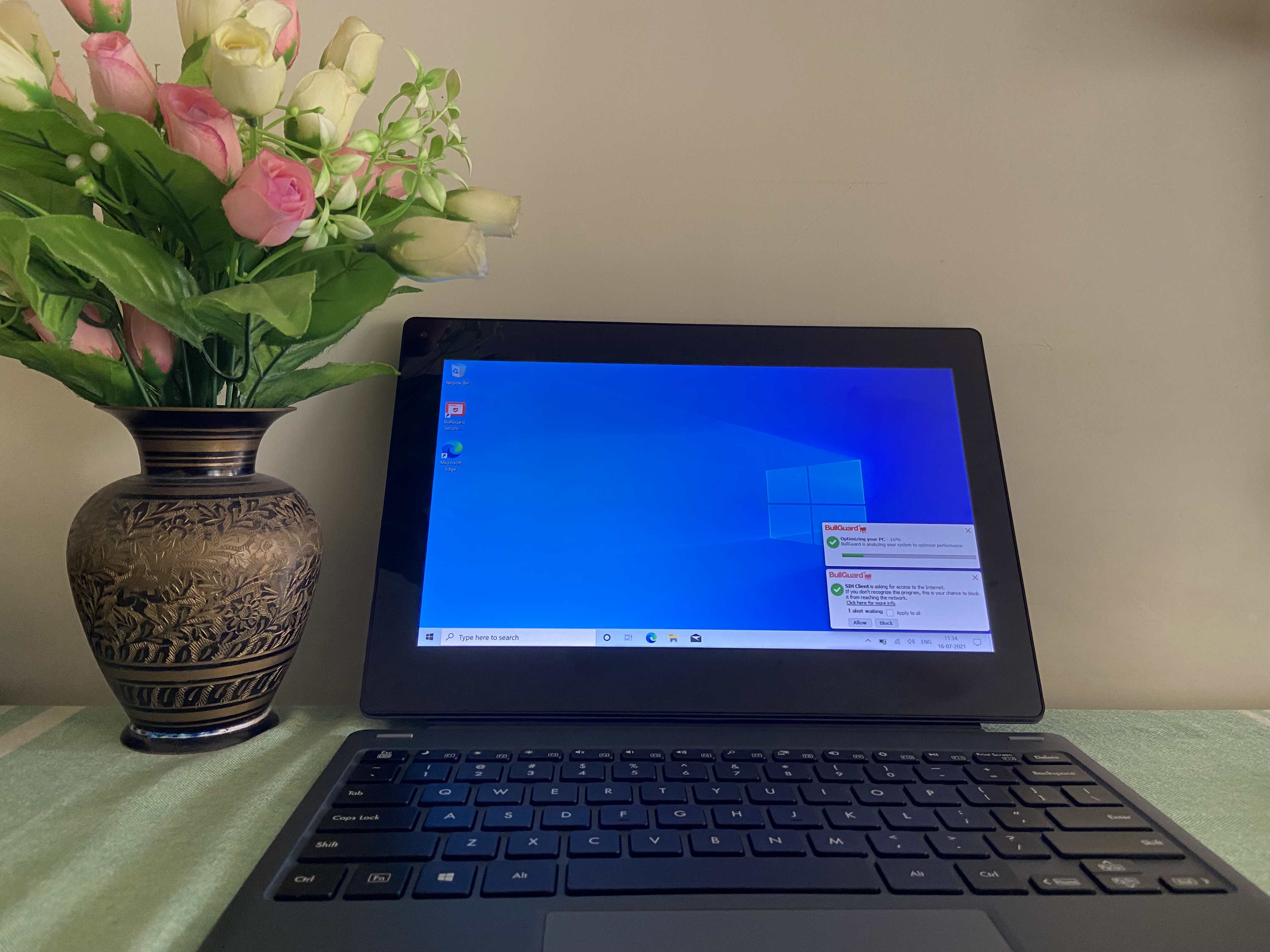 We were surprised at how quickly the Avita Cosmos 2-in-1 notebook booted up, while Windows 10 seemed to run without any issues on the device. (Image resized for web) We were surprised at how quickly the Avita Cosmos 2-in-1 notebook booted up, while Windows 10 seemed to run without any issues on the device. (Image resized for web)