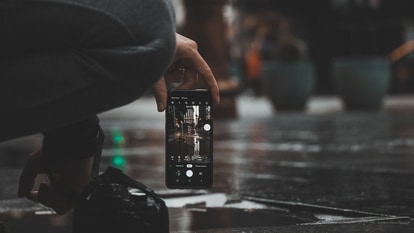Thanks to computational photography, smartphones today are able to achieve similar results to entry-level professional cameras and sometimes even mimic those of high-end cameras.