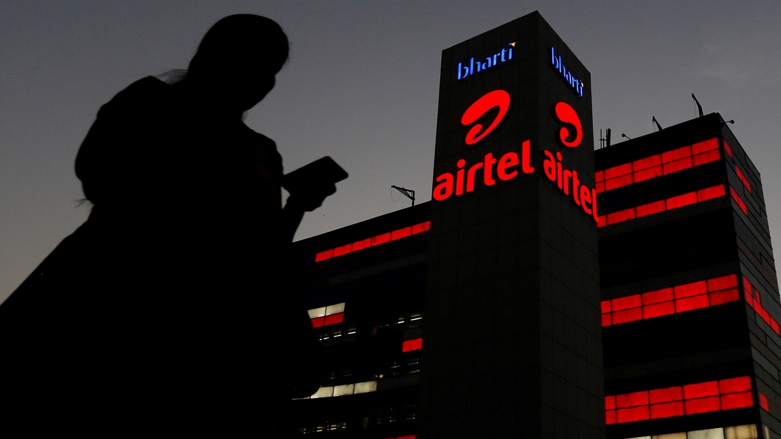 Airtel said that its monthly mobile data consumption per customer stood at 18.5 GBs, which is up by 13.7% YoY while the voice usage stood at 1,044 mins per customer per month.