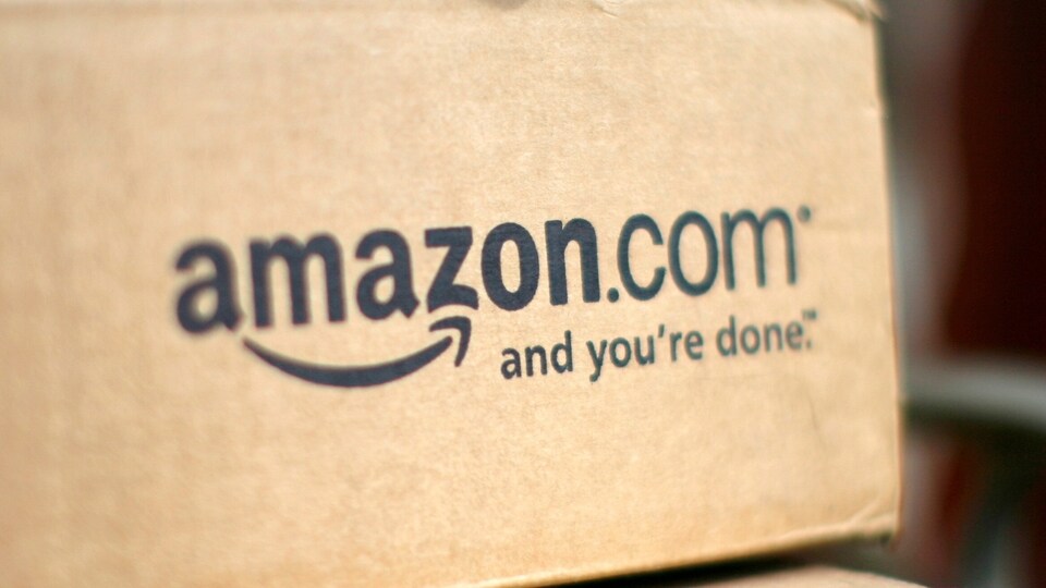 During the Amazon Freedom sale, up to 40% off is being offered on smartphones and accessories.