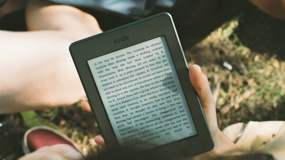 Amazon has issued a security fix for a nasty bug that could allow hackers to steal personal data from Kindle e-readers.