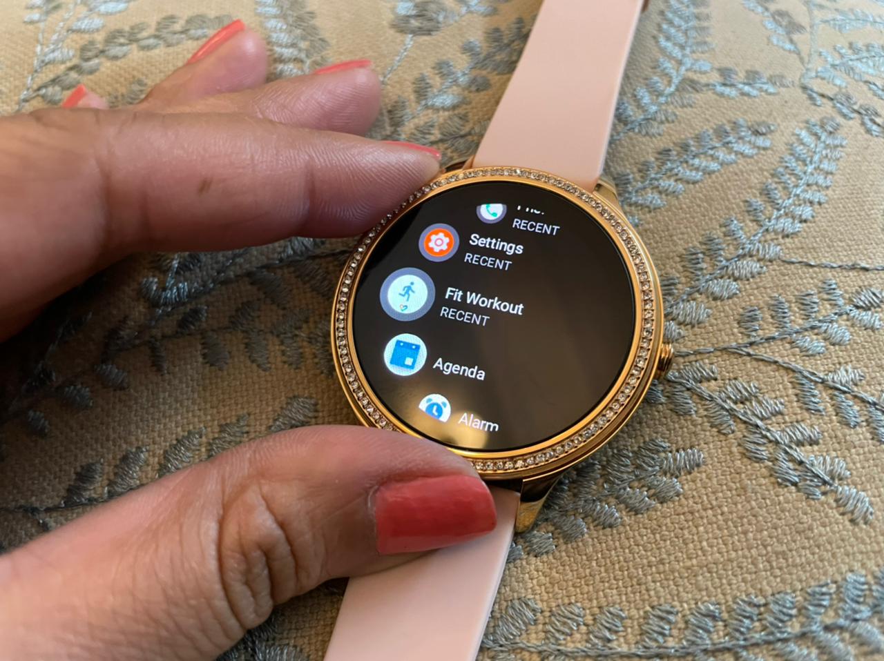 Gen 5E Smartwatches: Your Favorite Features Now In A Smaller Size