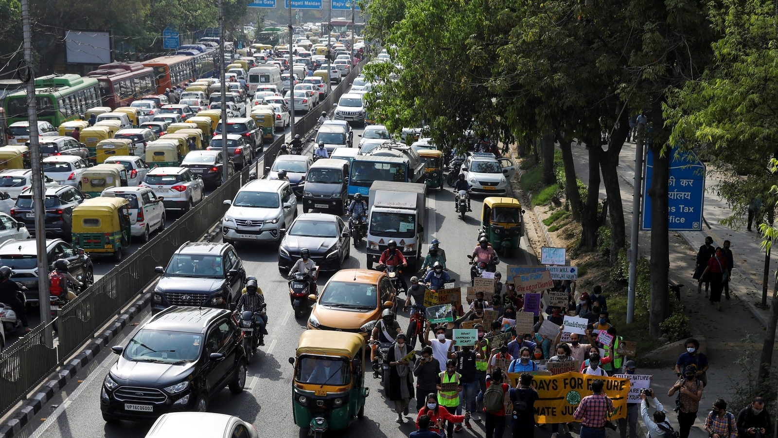 No need to carry physical Driving license, registration certificate anymore, digital copies valid docs: Delhi Govt.