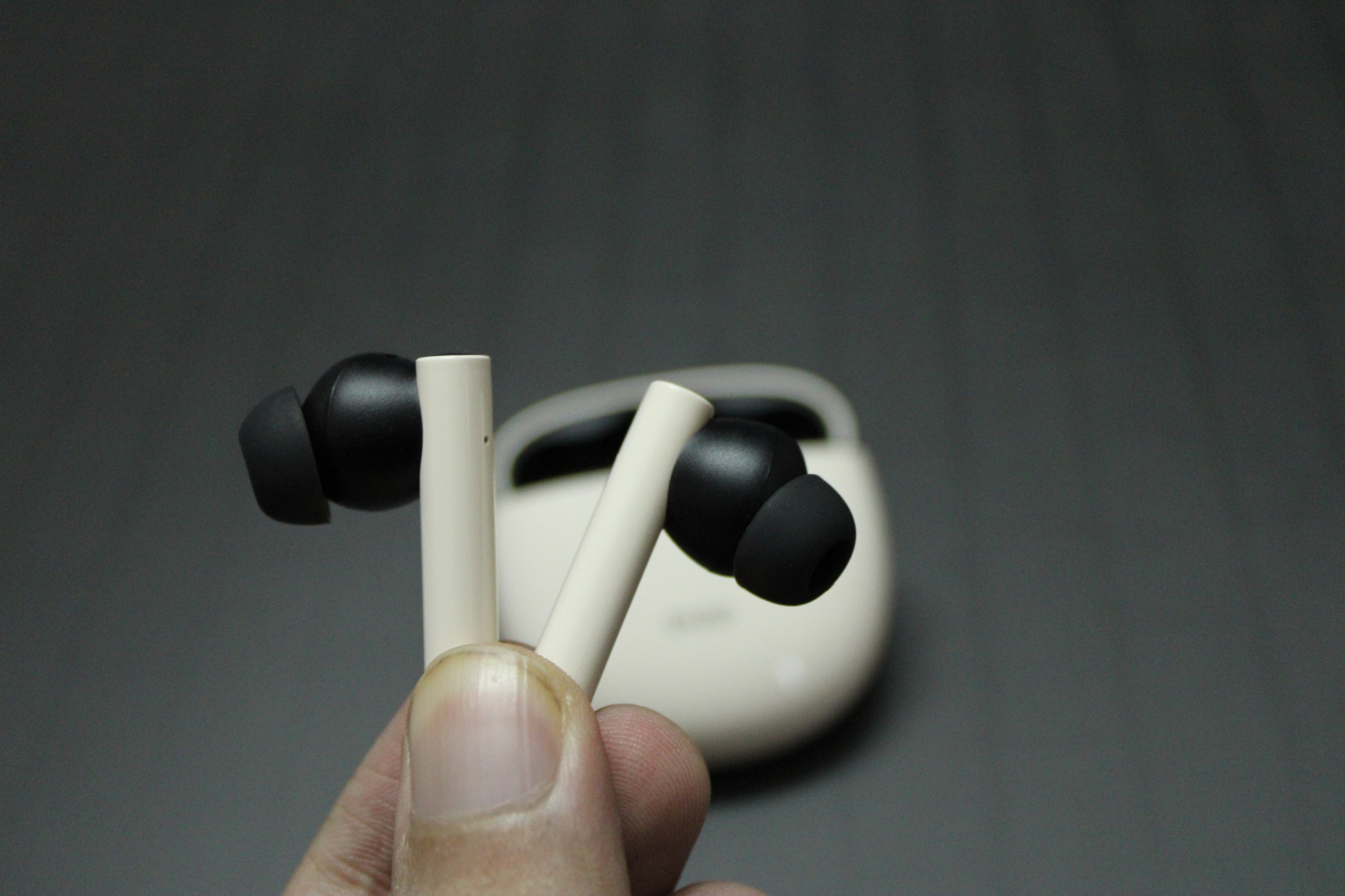 Each earbud of the Dizo GoPods weigh 4.1 grams. Moreover, the case weighs 34.5 grams. We have been using the device for a day, and we’ve noticed that they are comfortable to wear during long sessions. While the controls can be adjusted in the Realme Link app, there is no volume control option for both the Dizo GoPods and GoPods Neo. Hence, you can’t change the volume via the earbuds, which is a bummer. Each earbud of the Dizo GoPods weigh 4.1 grams. Moreover, the case weighs 34.5 grams. We have been using the device for a day, and we’ve noticed that they are comfortable to wear during long sessions. While the controls can be adjusted in the Realme Link app, there is no volume control option for both the Dizo GoPods and GoPods Neo. Hence, you can’t change the volume via the earbuds, which is a bummer.