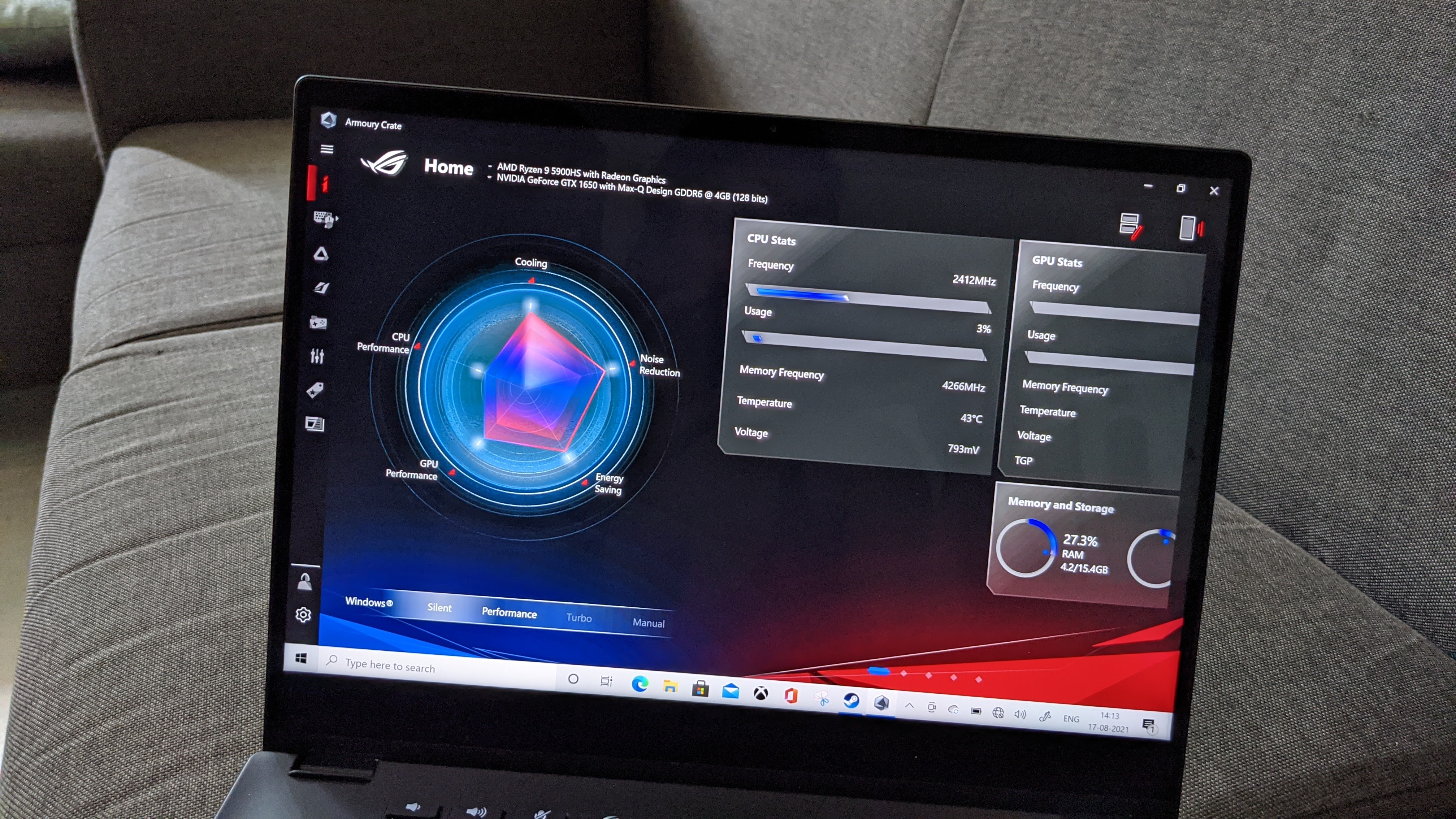 You can choose between a 4K panel and an FHD+ 120Hz panel. Both are pantone validated with a 16:10 aspect ratio. Also, both panels are covered with Corning Gorilla Glass. You can choose between a 4K panel and an FHD+ 120Hz panel. Both are pantone validated with a 16:10 aspect ratio. Also, both panels are covered with Corning Gorilla Glass.
