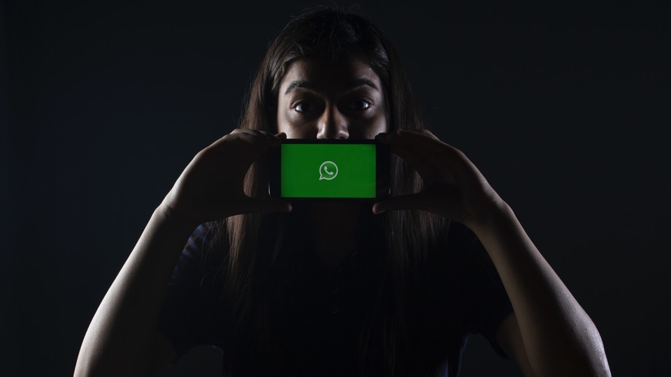 WhatsApp will stop working on these mobiles from November and these are both Apple iPhones as well as Android phones. Check now before this virtual WhatsApp ban comes into play.