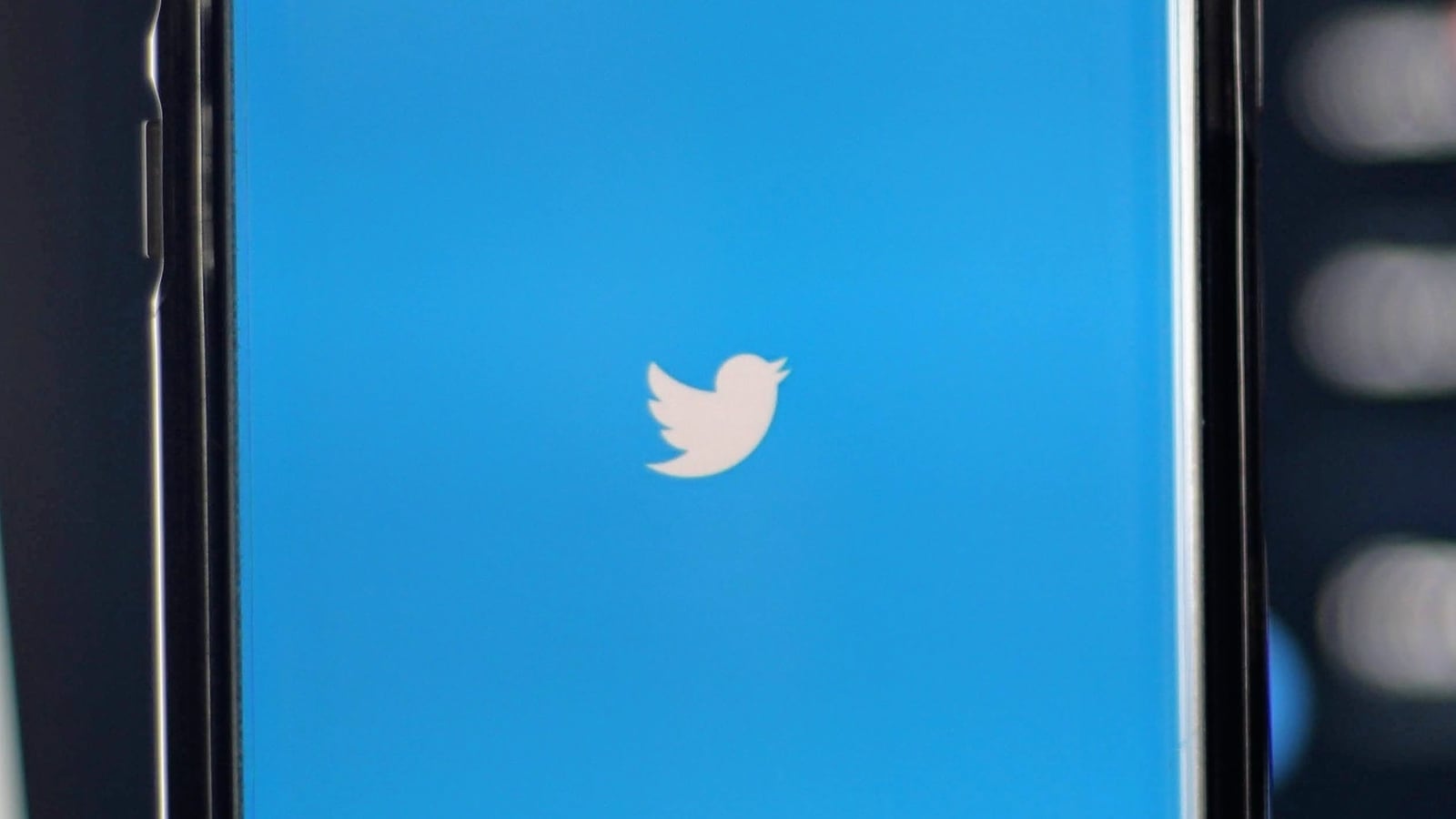 Twitter takes on Facebook Groups and Reddit with ...