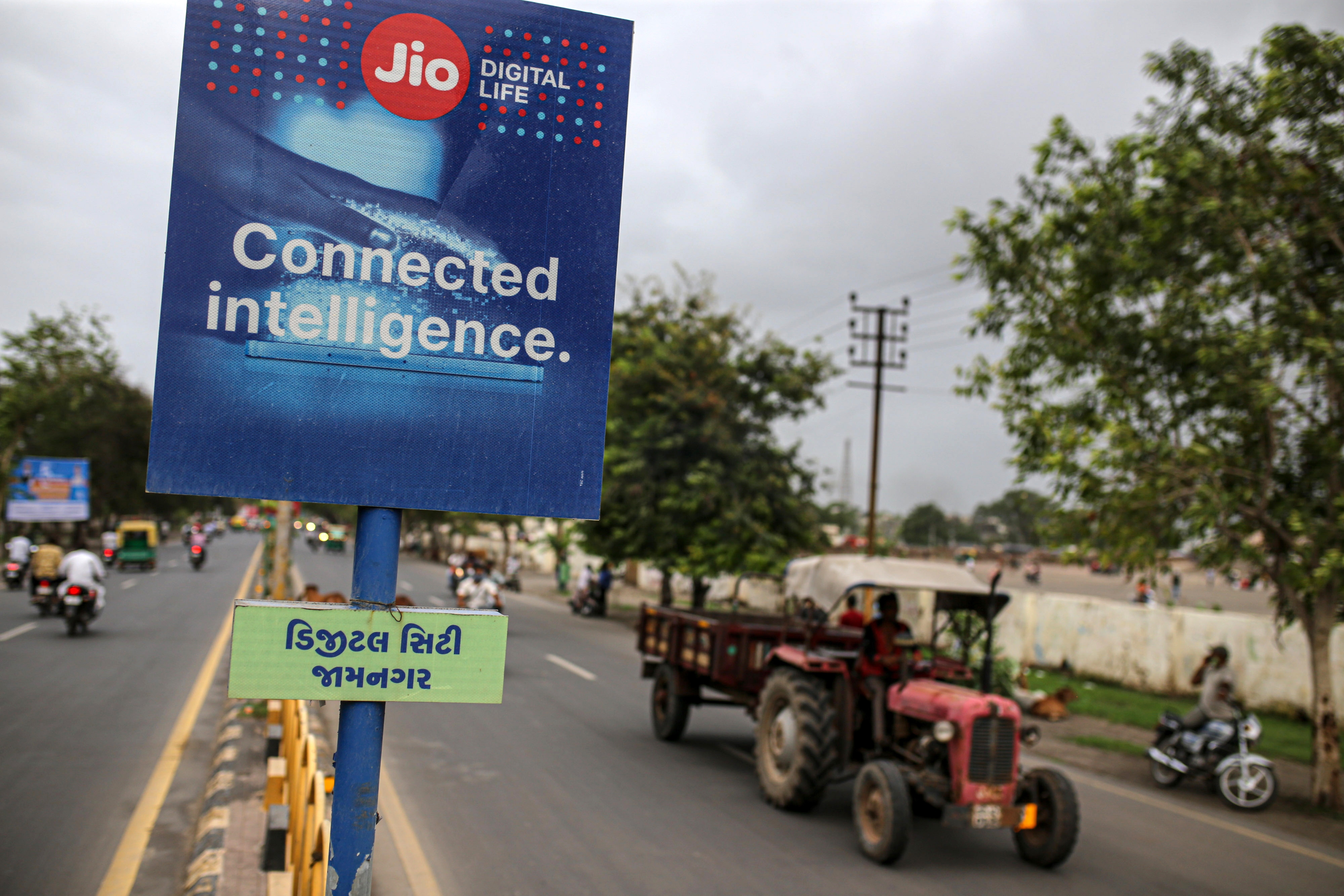 Rs. 666: If you want a plan that lasts you long, then the Rs. 666 plan is a good option for you. You will get a validity of 84 days and a total of 126GB of 4G data, provided at the rate of 1.5GB per day. Unlimited 5G data will also be there for your usage. You will also get the benefit of unlimited voice calls, 100 SMS, and the usual subscriptions. Jio