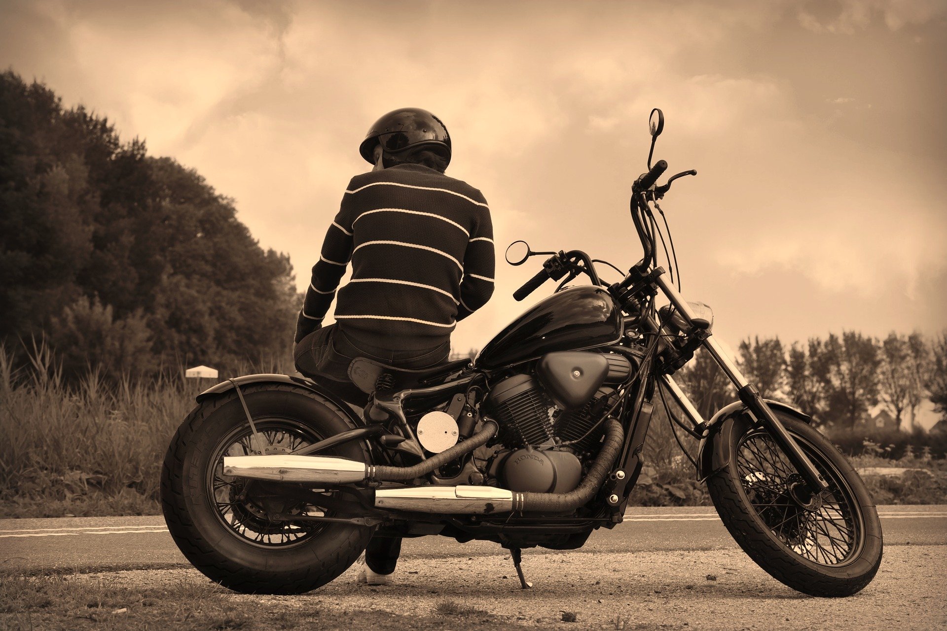 Apple said that ‘High-power or high-volume motorcycle engines generate intense high-amplitude vibrations, which are transmitted through the chassis and handlebars. It is not recommended to attach your iPhone to motorcycles with high-power or high-volume engines due to the amplitude of the vibration in certain frequency ranges that they generate.’ Apple said that ‘High-power or high-volume motorcycle engines generate intense high-amplitude vibrations, which are transmitted through the chassis and handlebars. It is not recommended to attach your iPhone to motorcycles with high-power or high-volume engines due to the amplitude of the vibration in certain frequency ranges that they generate.’