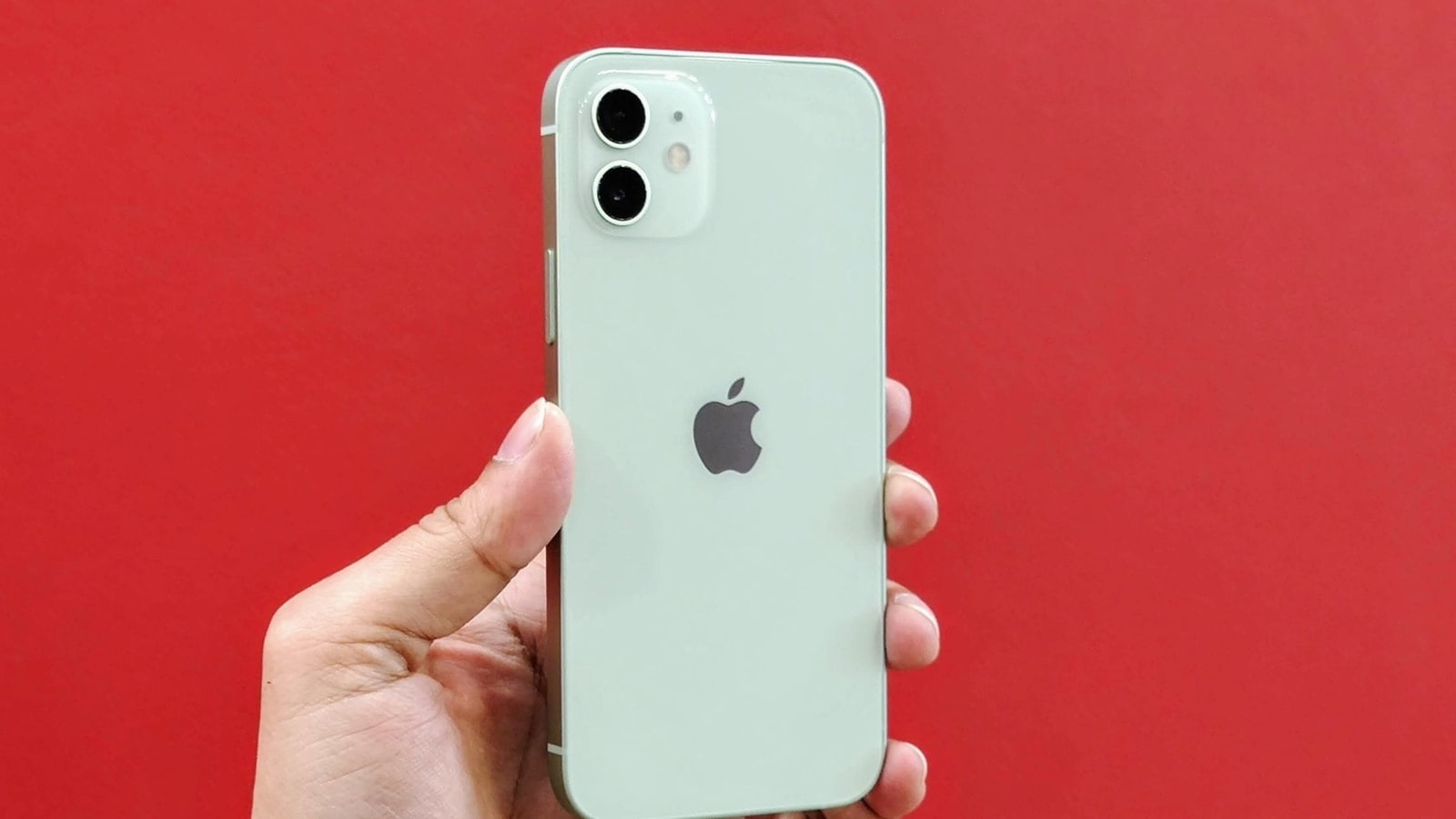 iPhone 13 Series Launch: iPhone 13, iPhone 13 Mini, iPhone 13 Pro, iPhone 13 Pro Max prices peak out at $1,099 ( <span class='webrupee'>₹</span>80,679 approx), according to the leak. Check the prices of other variants of the iPhone 13 below.