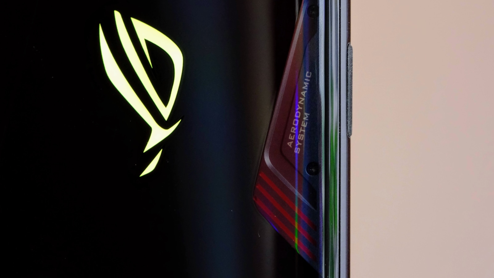 Asus ROG Phone 3 has scored 8,17,404 points in Antutu's ratings. Asus ROG Phone 3 has scored 8,17,404 points in Antutu's ratings.